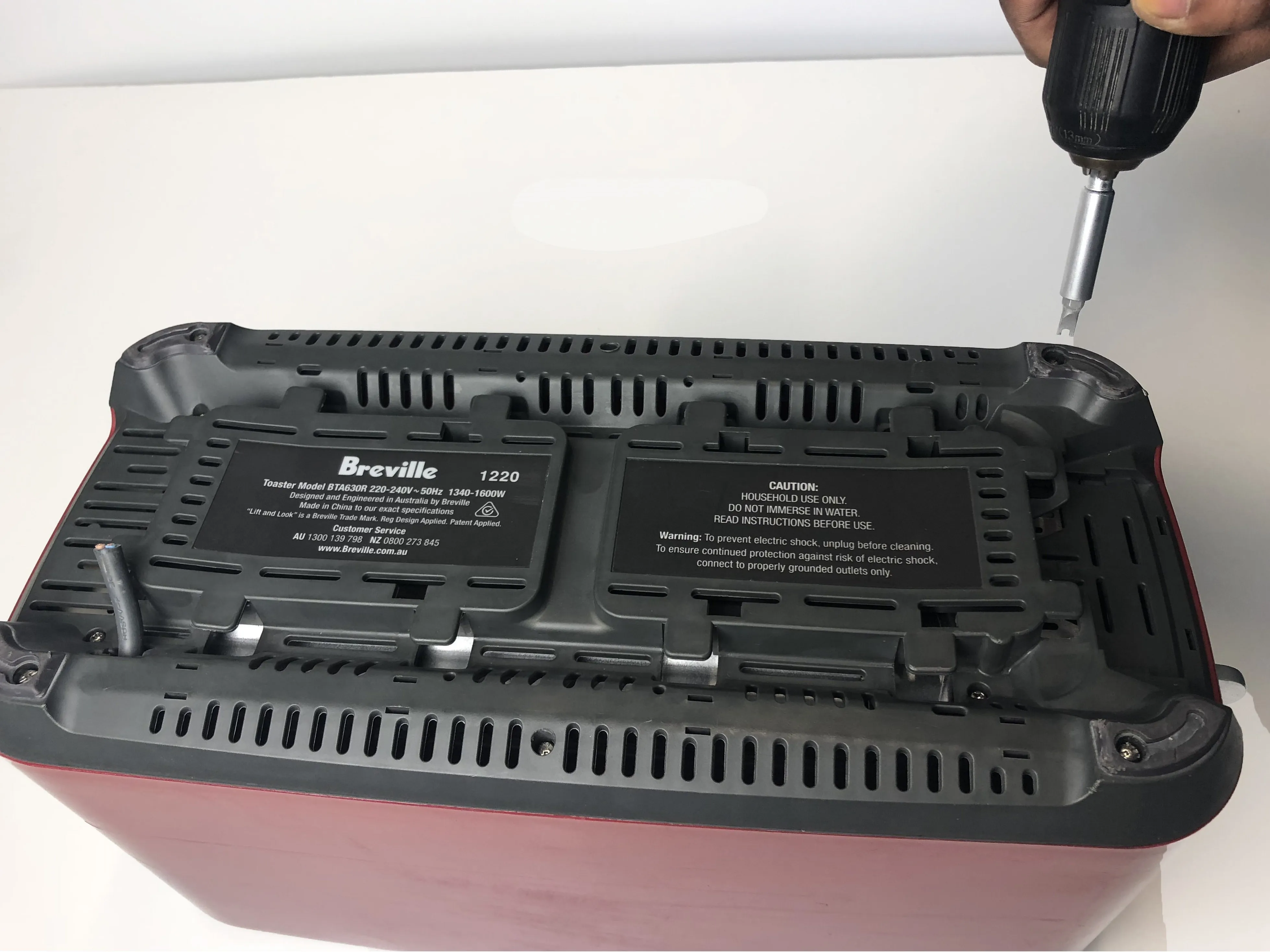 Разборка: Тостер Breville: шаг 2, изображение 2 из 3