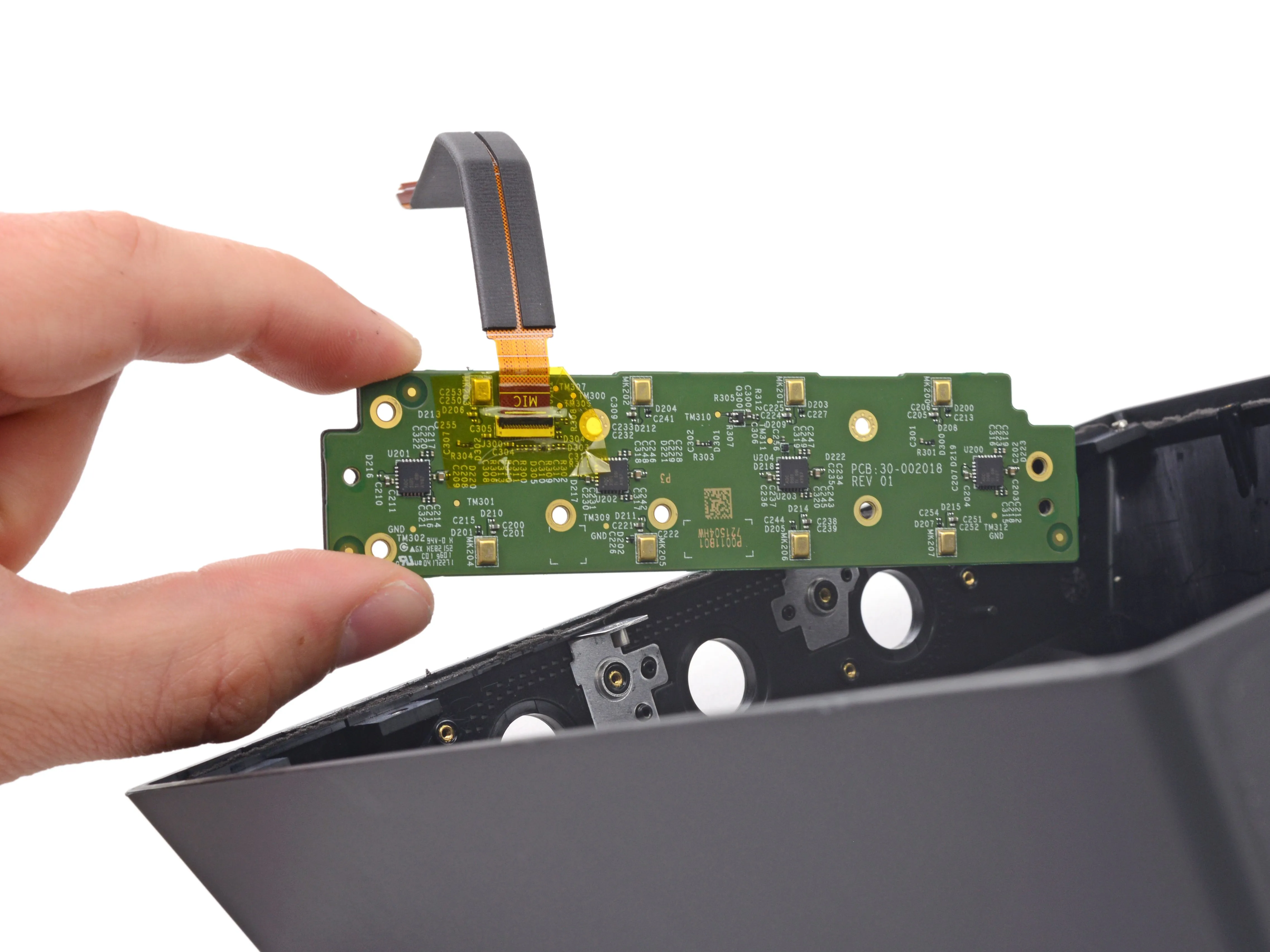 Разборка Amazon Echo Show: шаг 10, изображение 1 из 3