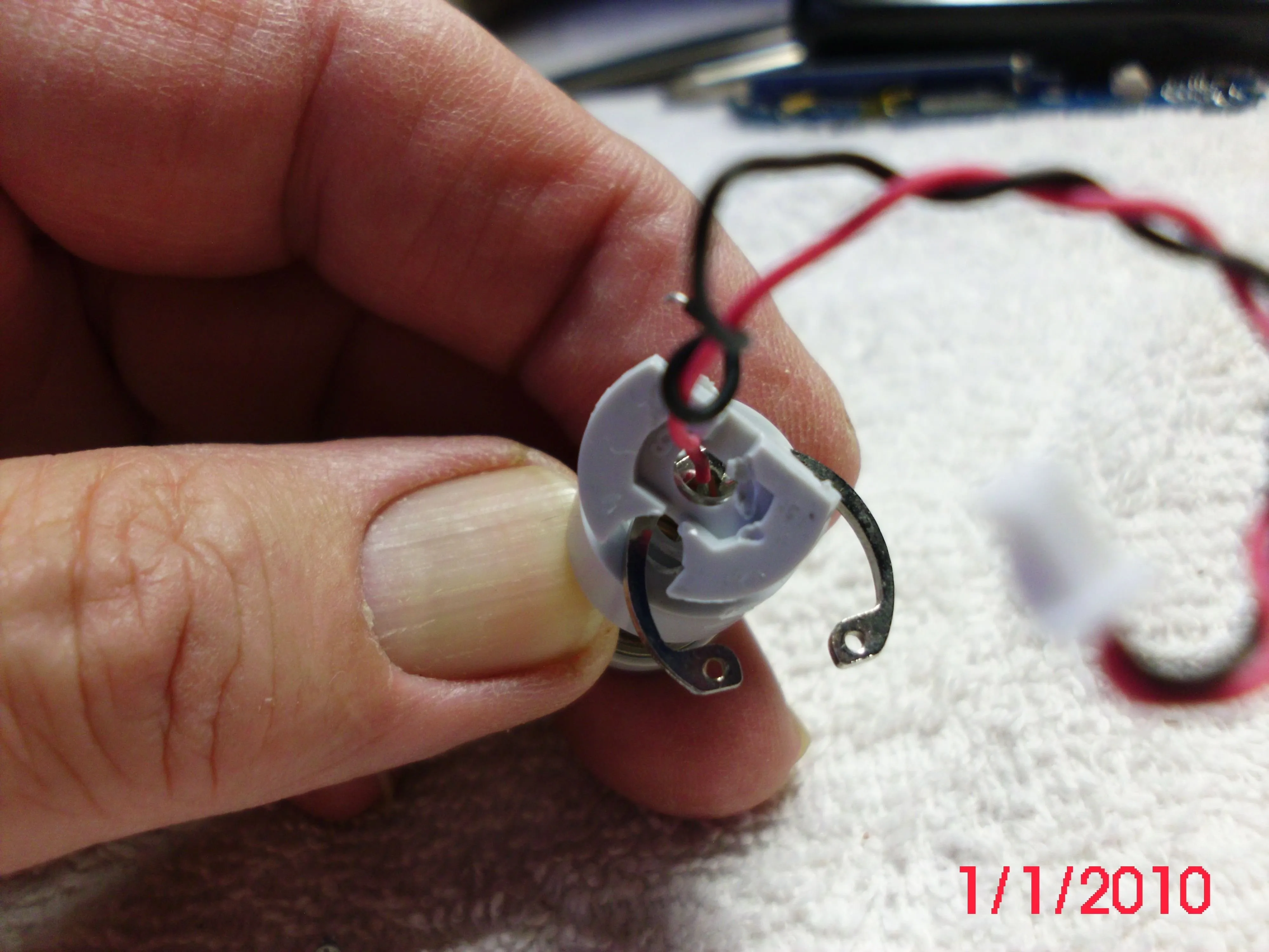 Беспроводная клавиатура Apple (A1255) Разборка: шаг 8, изображение 3 из 3