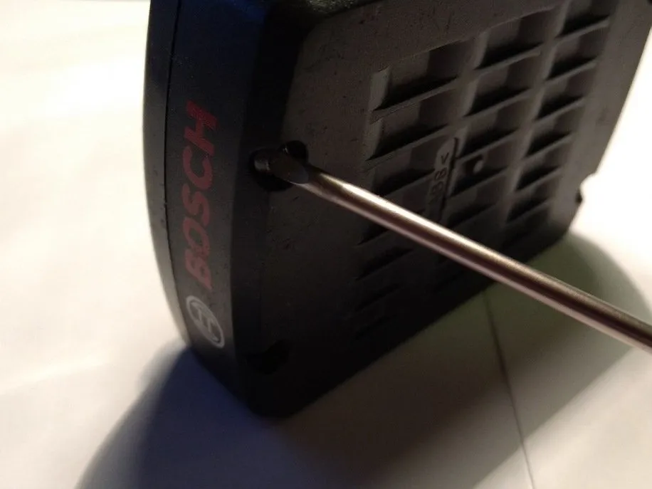 Аккумулятор Bosch GBA 14,4 В 1,5 Ач Разборка, разборка: шаг 2, изображение 1 из 2