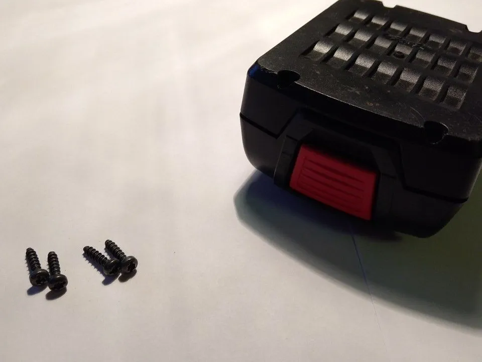 Аккумулятор Bosch GBA 14,4V 1,5Ah Разборка, разборка: шаг 2, изображение 2 из 2