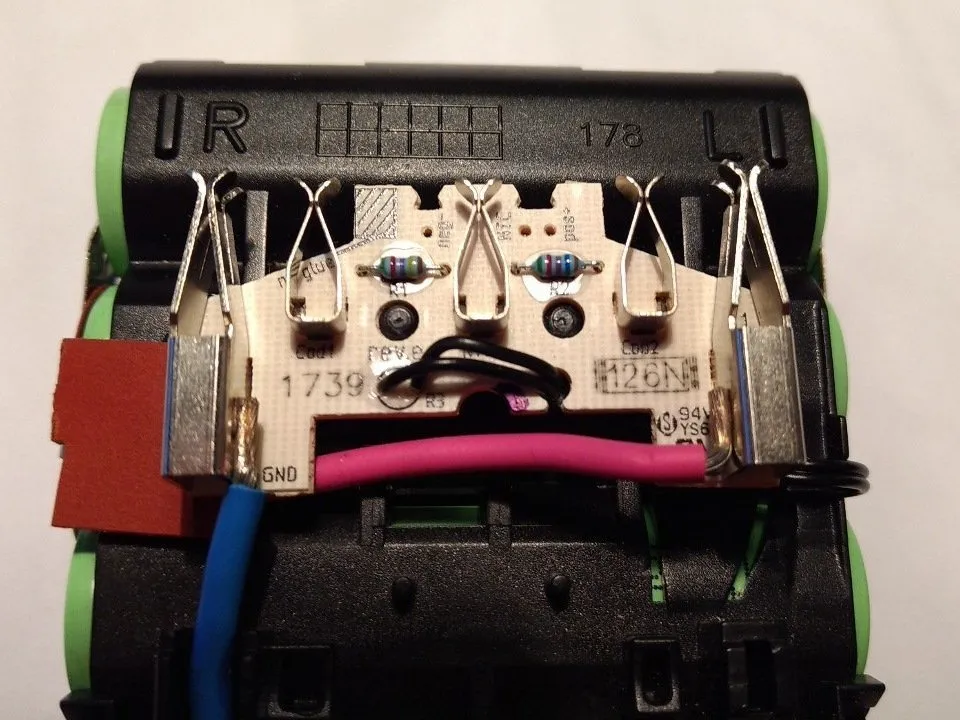 Bosch GBA Battery 14.4V 1.5Ah Teardown, печатная плата в деталях: шаг 6, изображение 1 из 2