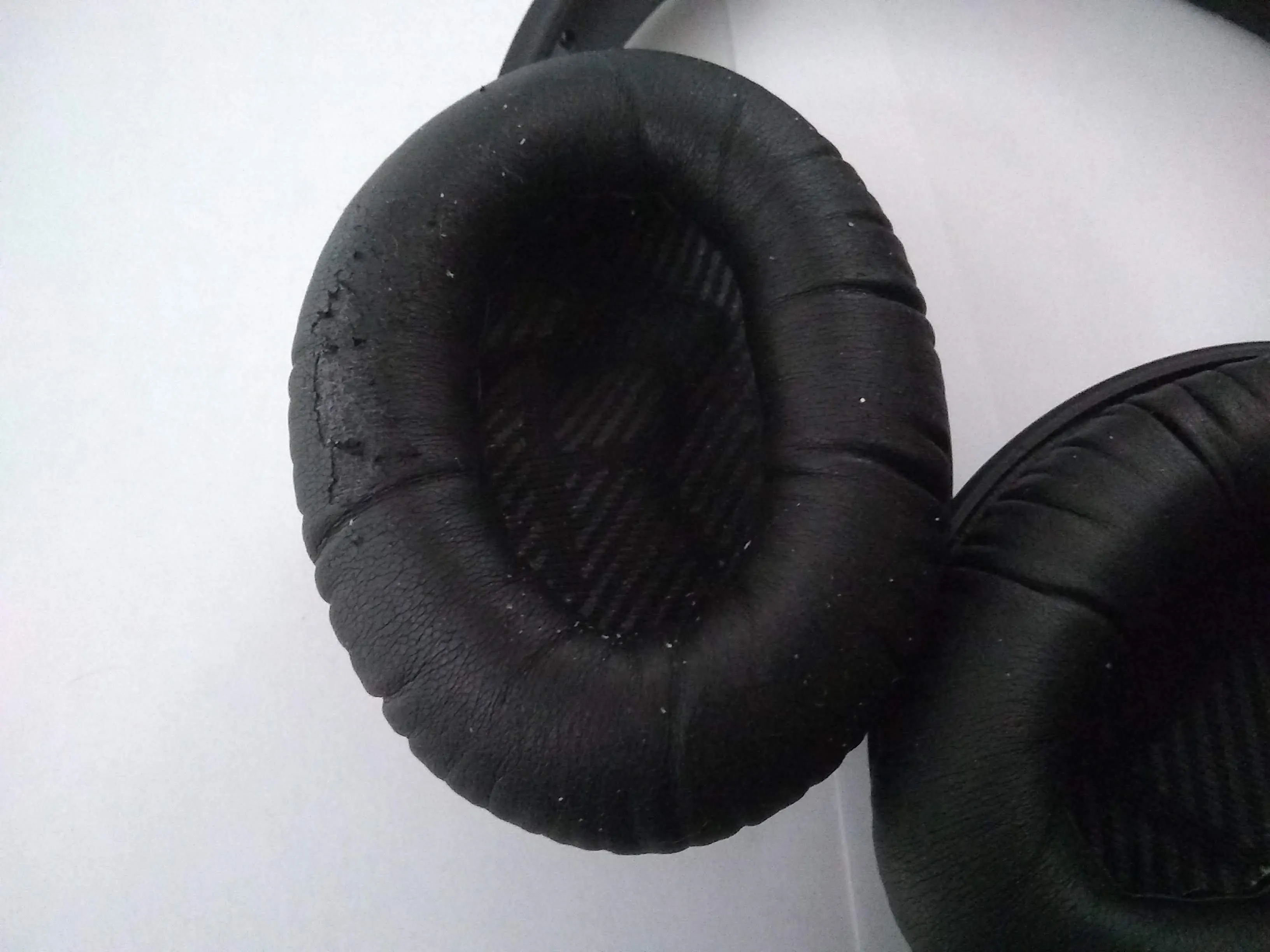 Bose QuietComfort 35 PARTIAL Teardown: шаг 2, изображение 1 из 3