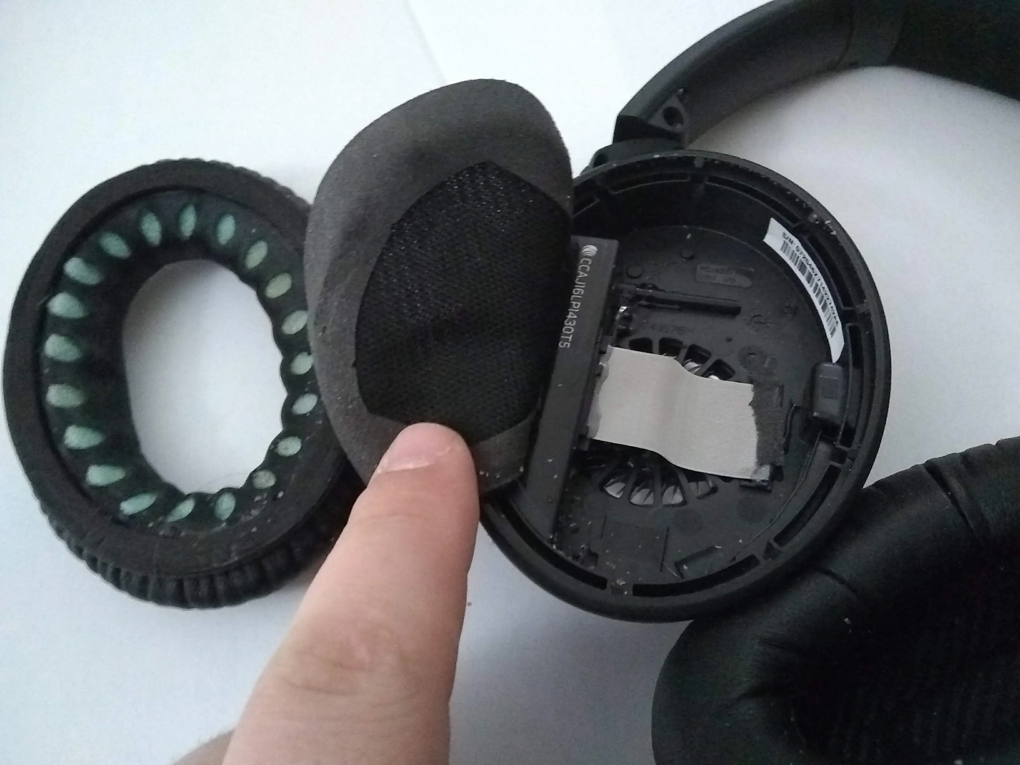 Bose QuietComfort 35 PARTIAL Teardown: шаг 2, изображение 3 из 3