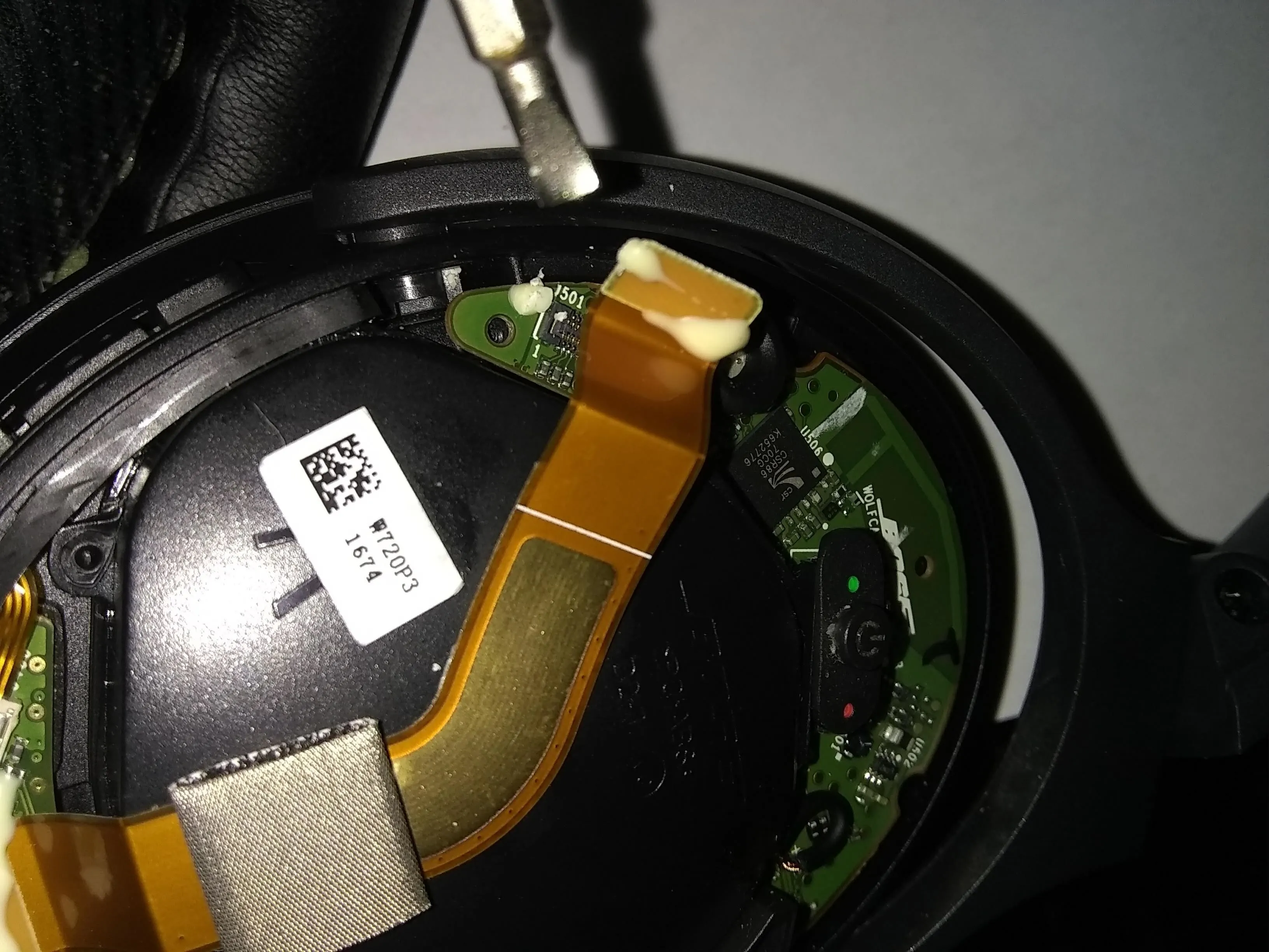 Bose QuietComfort 35 PARTIAL Teardown: шаг 3, изображение 3 из 3