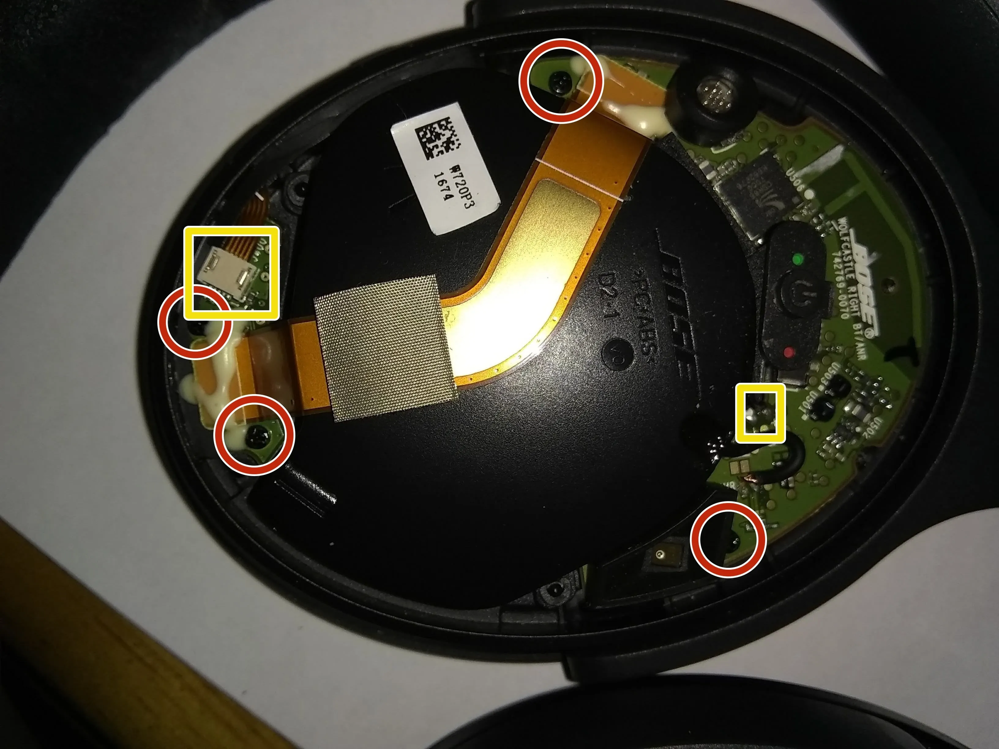 Разборка Bose QuietComfort 35: шаг 4, изображение 1 из 2