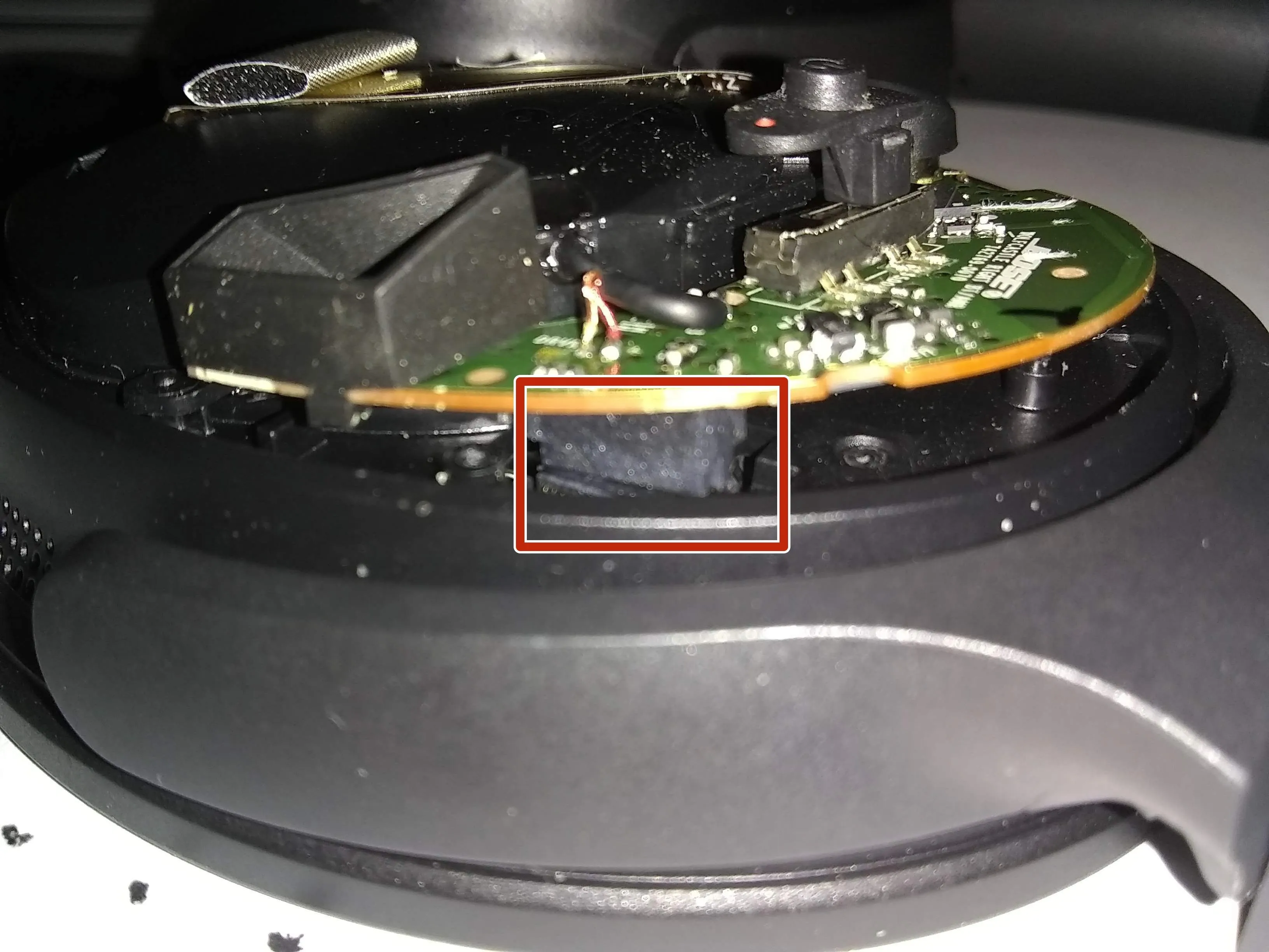 Bose QuietComfort 35 PARTIAL Teardown: шаг 4, изображение 2 из 2