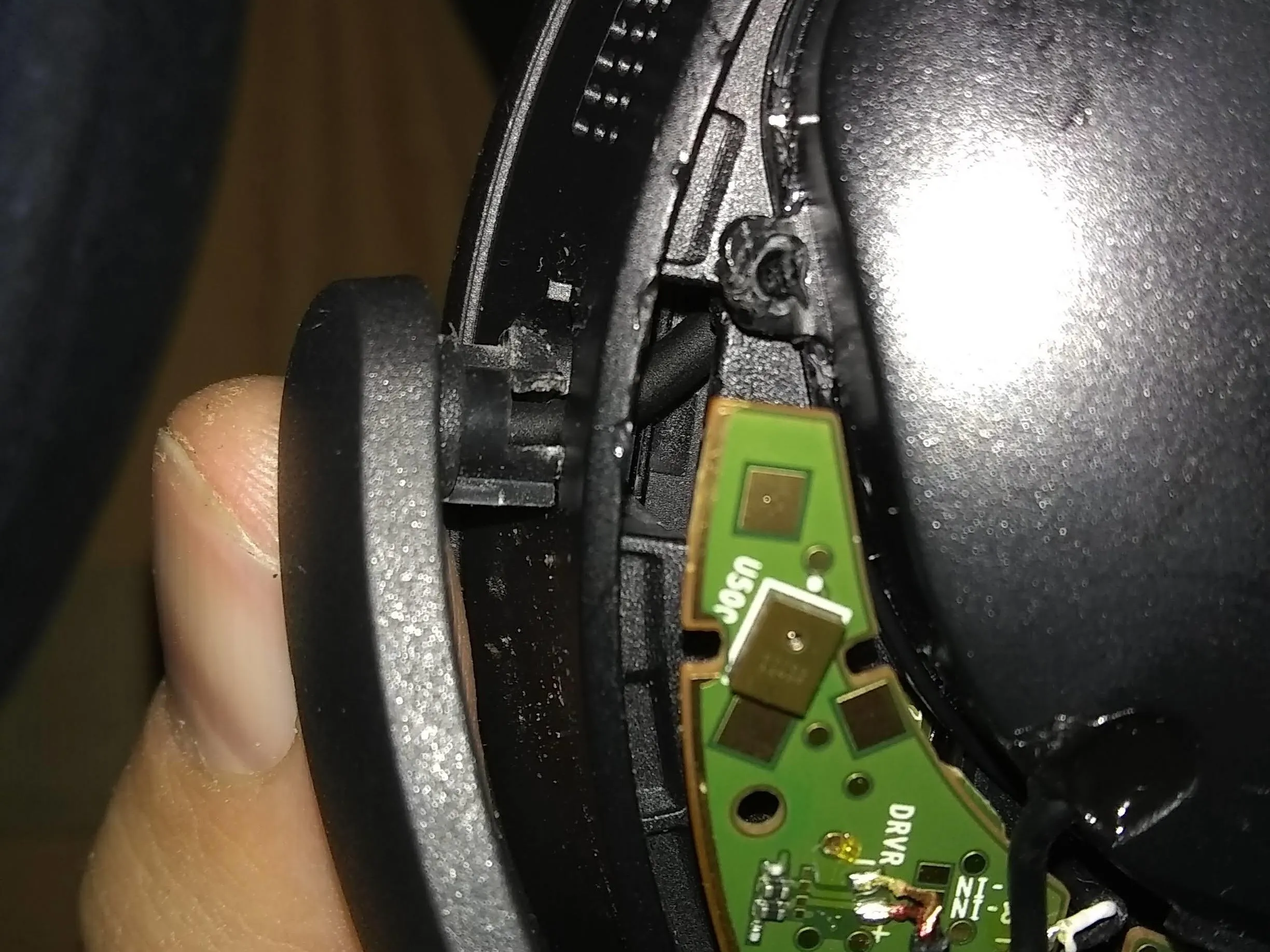 Bose QuietComfort 35 PARTIAL Teardown: шаг 5, изображение 1 из 1