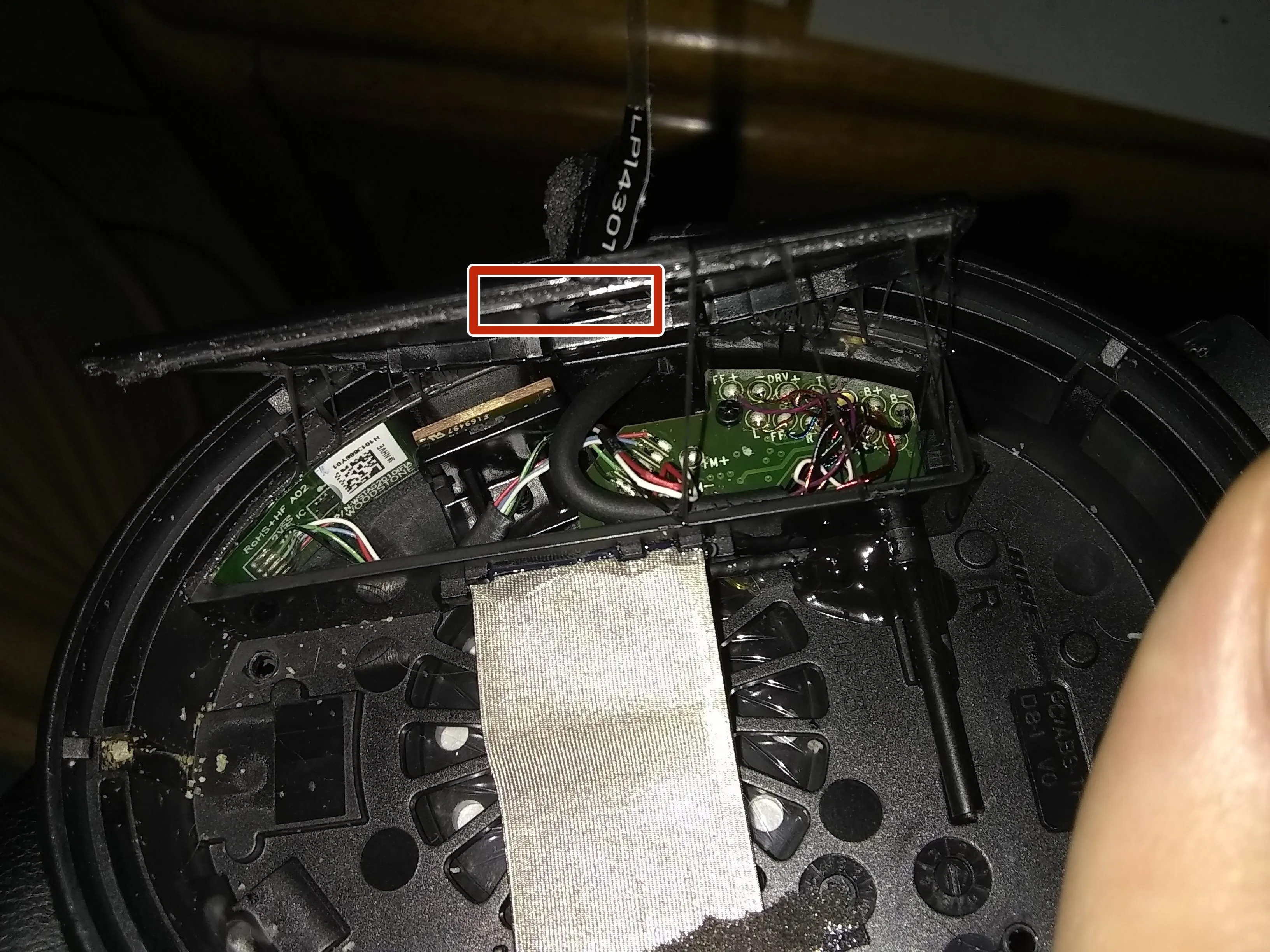 Bose QuietComfort 35 PARTIAL Teardown: шаг 6, изображение 1 из 1