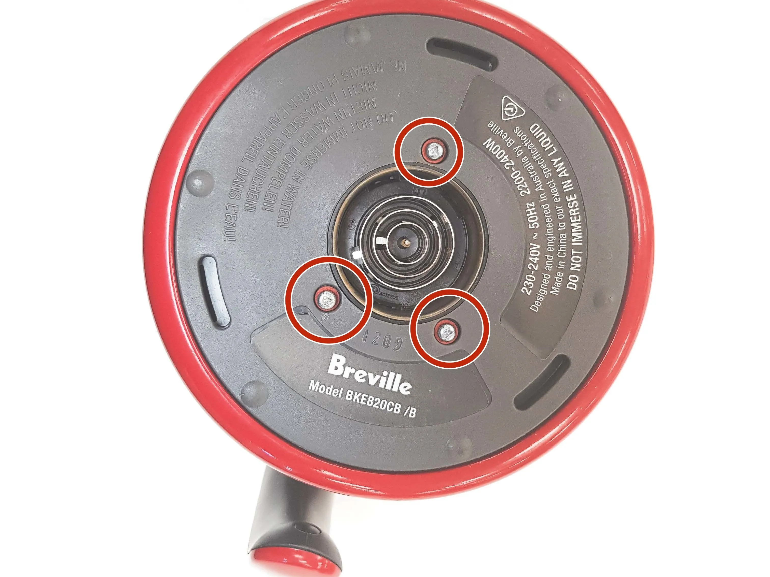 Breville Smart Kettle BKE825 Разборка, снятие дна чайника.: шаг 2, изображение 1 из 3