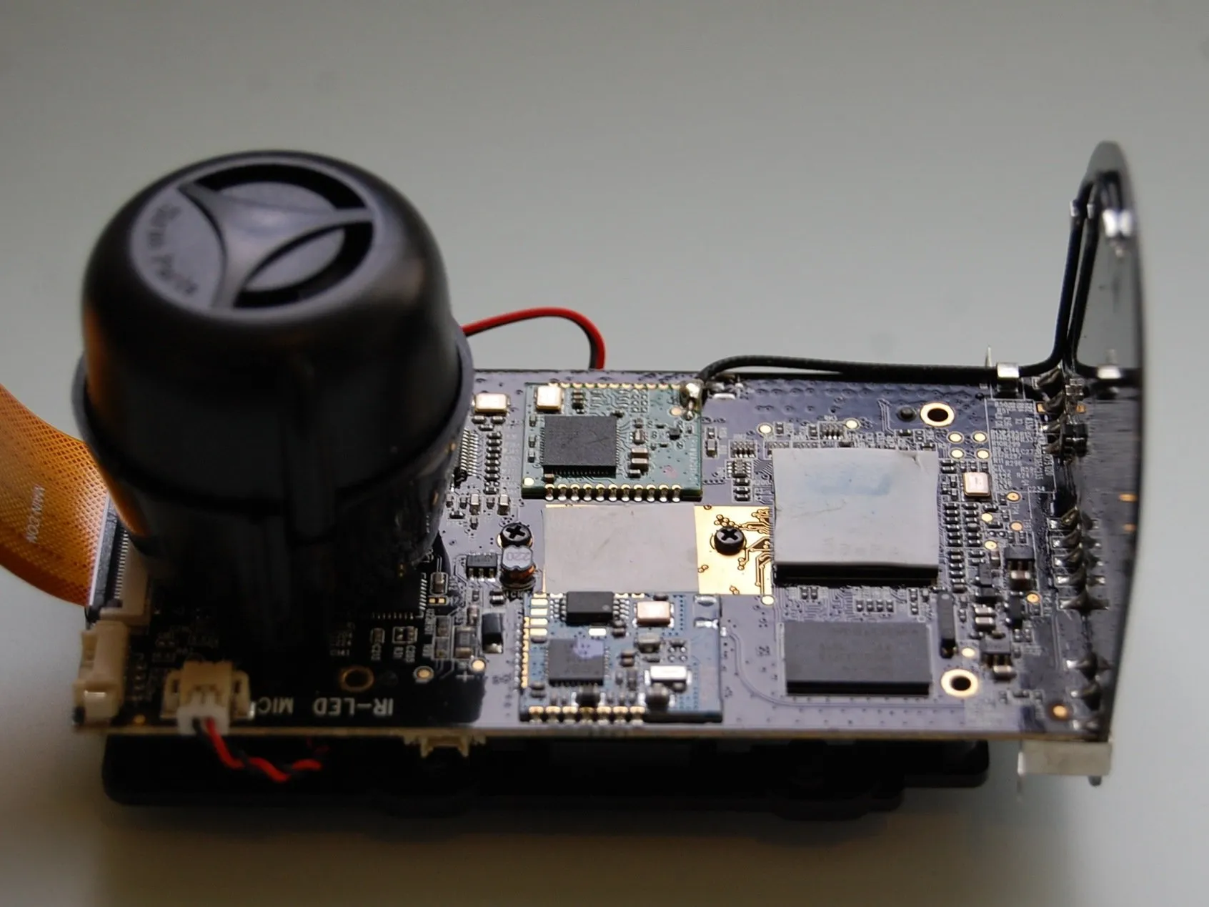 Canary Connect (домашняя камера видеонаблюдения), радиаторы: шаг 3, изображение 2 из 3