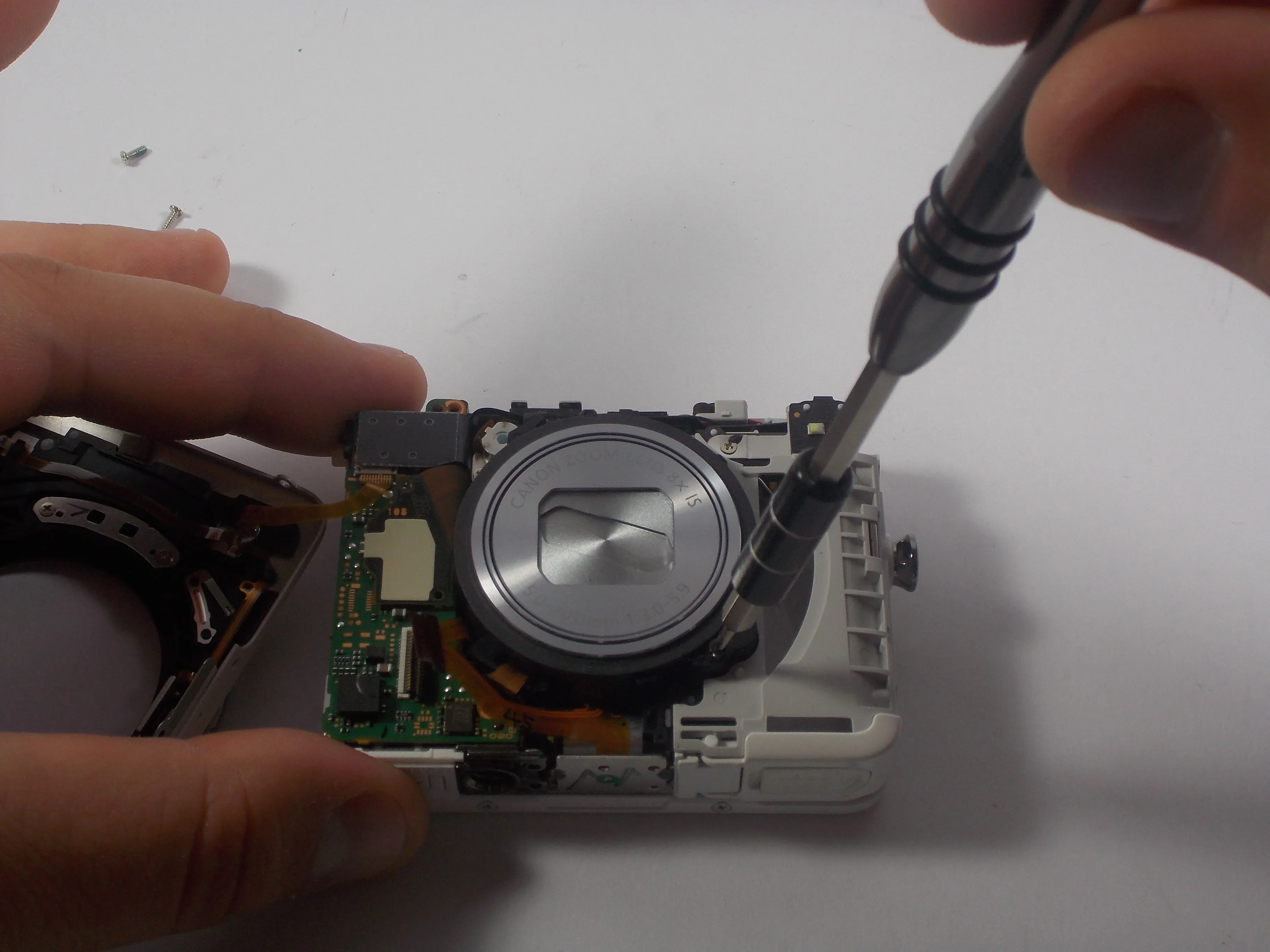 Canon PowerShot N Teardown: шаг 16, изображение 2 из 3