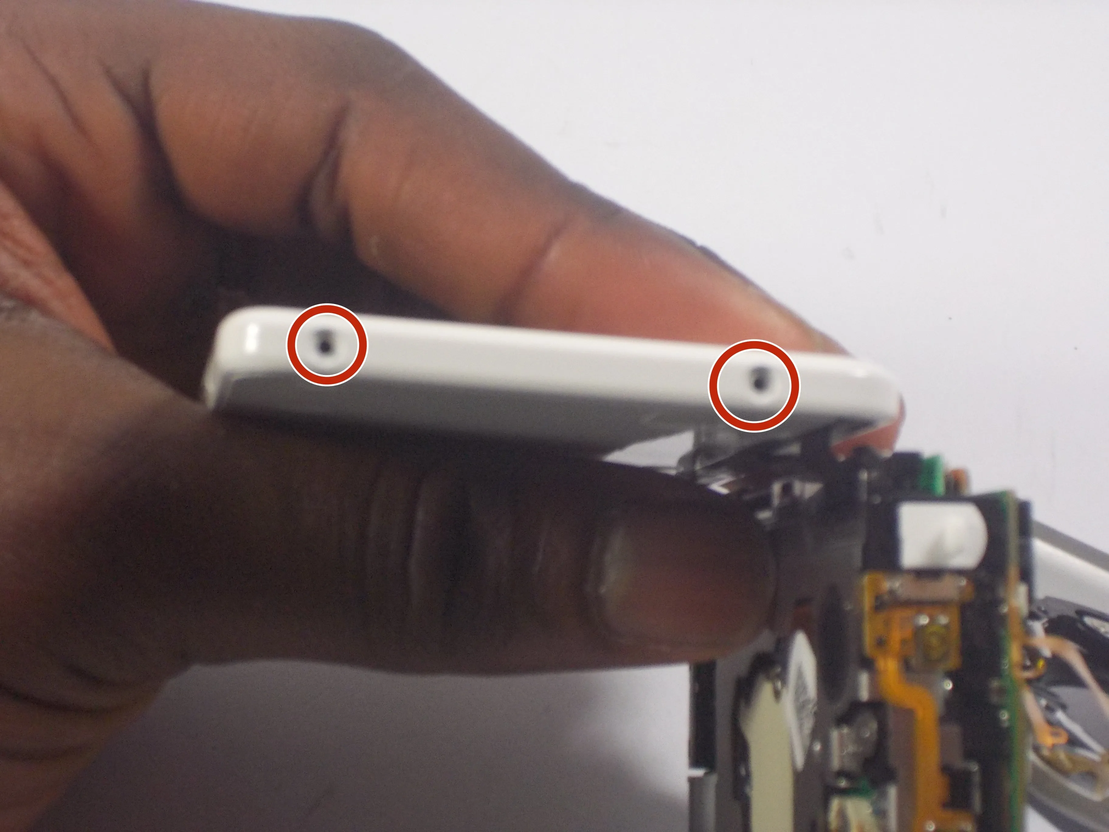 Canon PowerShot N Разборка: шаг 18, изображение 3 из 3