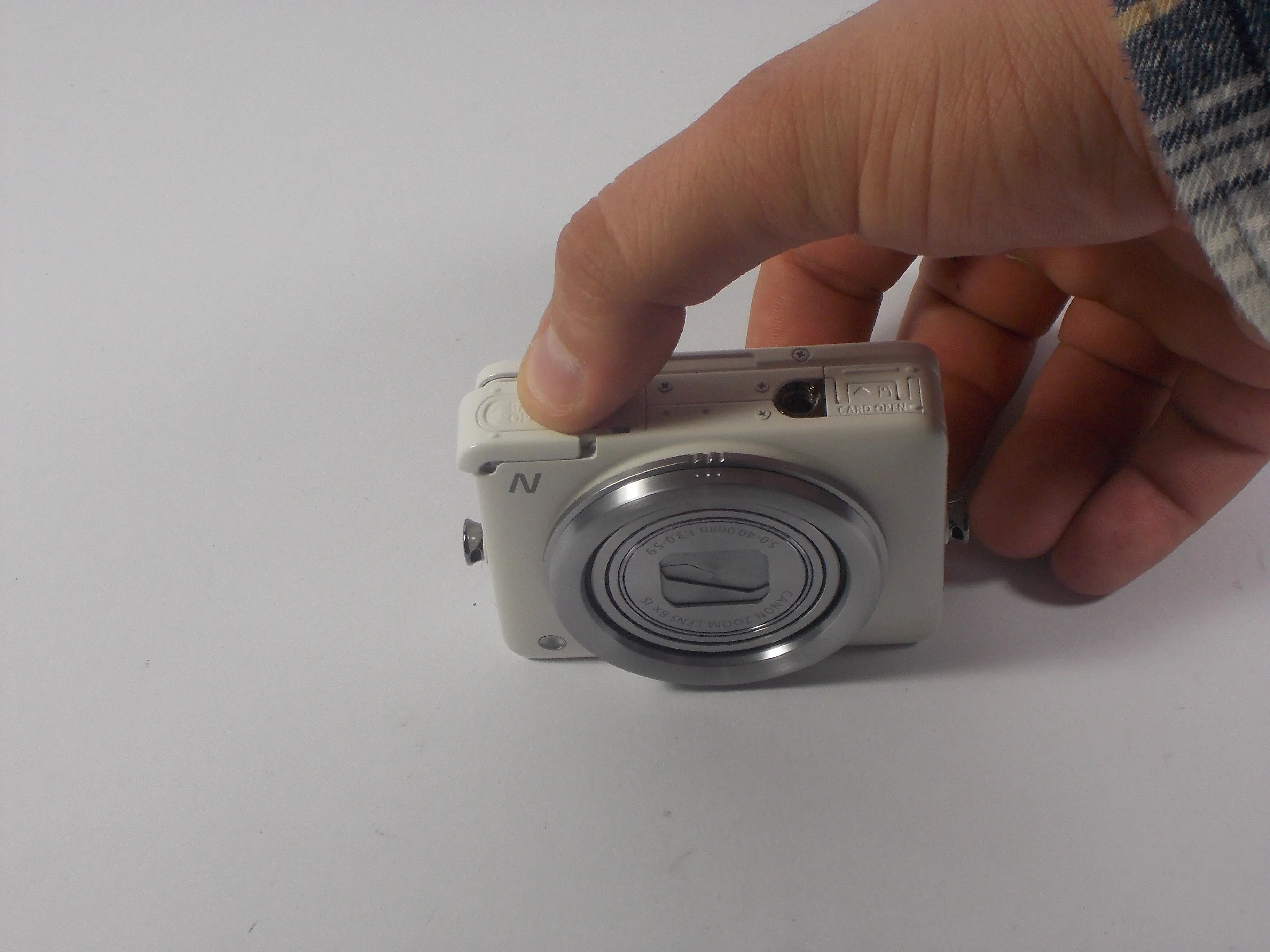 Canon PowerShot N Разборка: шаг 2, изображение 1 из 1