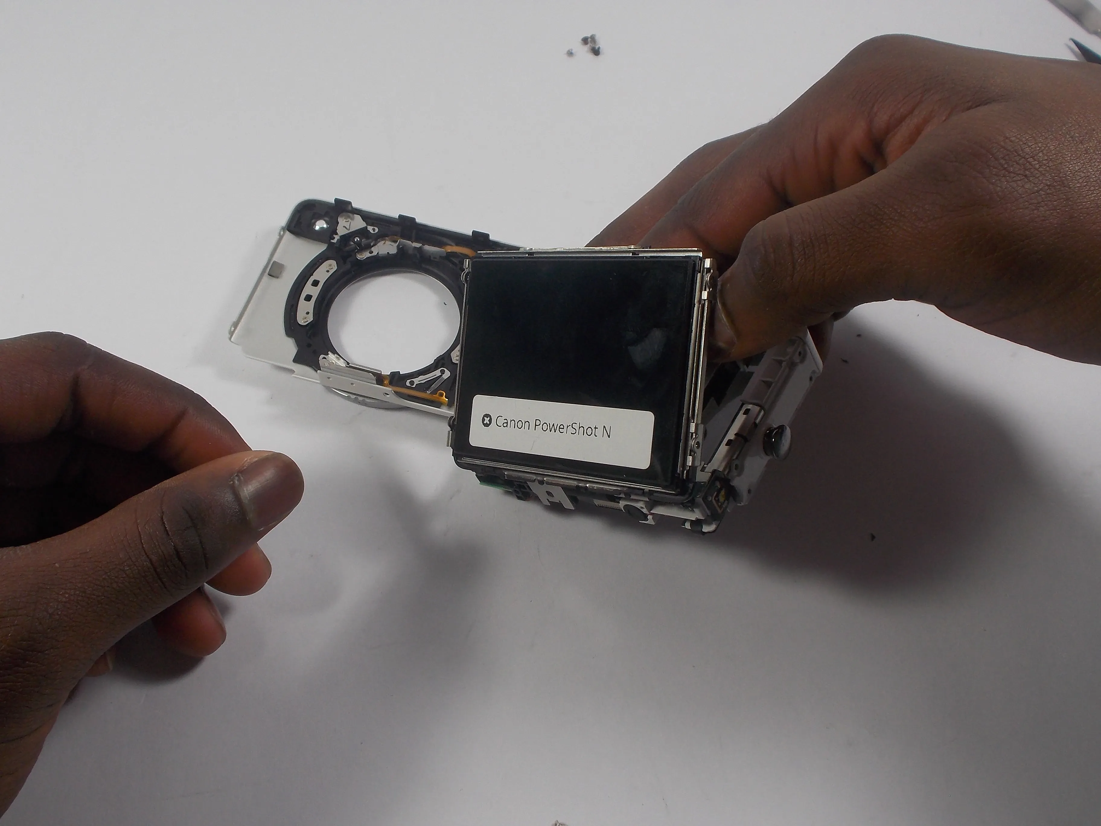 Разбор Canon PowerShot N: шаг 21, изображение 1 из 2