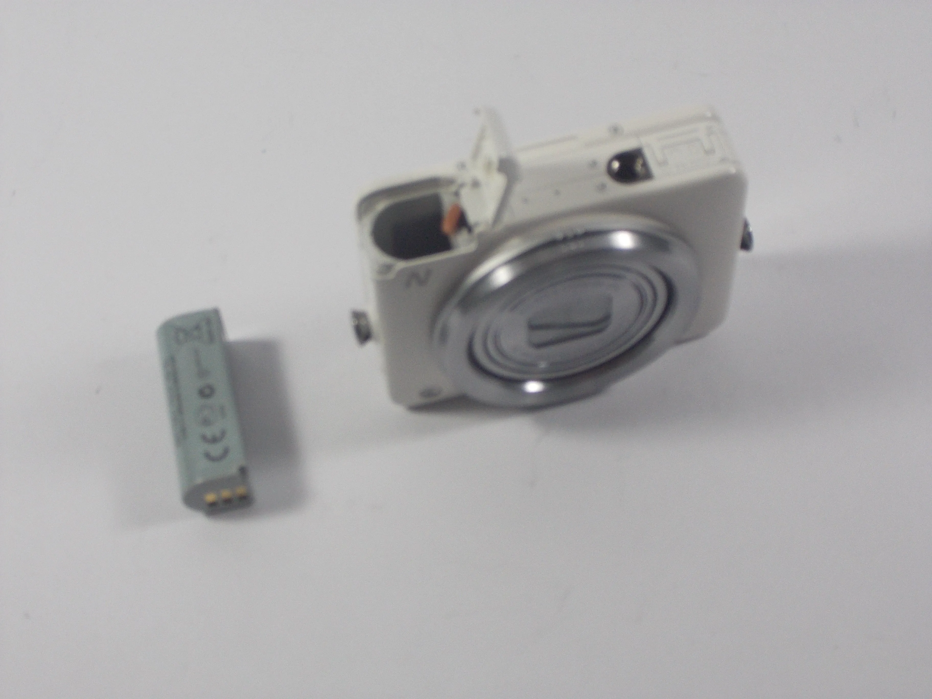 Canon PowerShot N Teardown: шаг 4, изображение 2 из 2