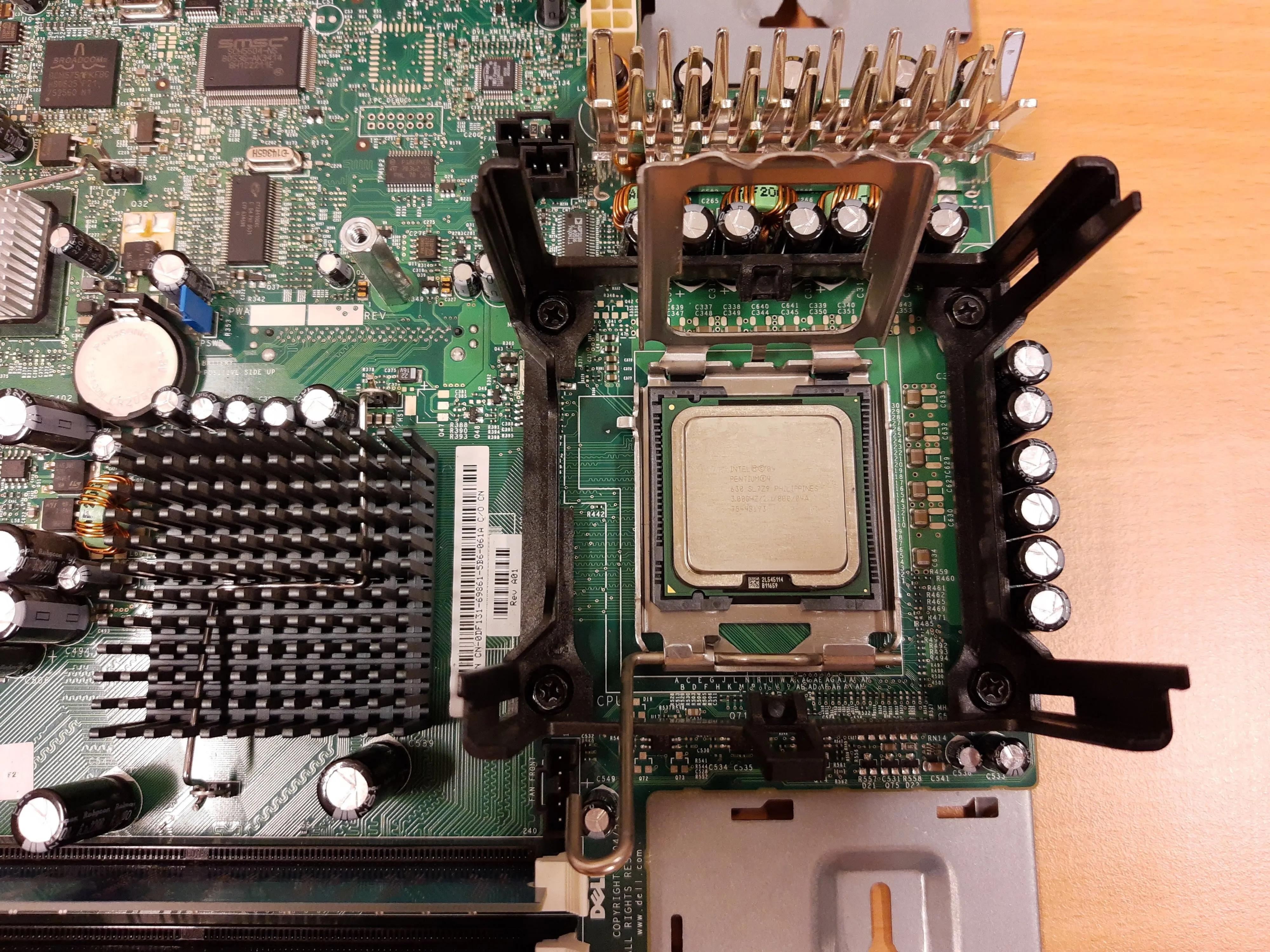 Разборка Dell Optiplex GX620, извлечение процессора: шаг 10, изображение 2 из 3