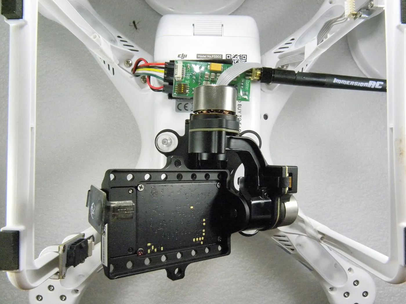 Разборка DJI Phantom 2: шаг 6, изображение 1 из 3