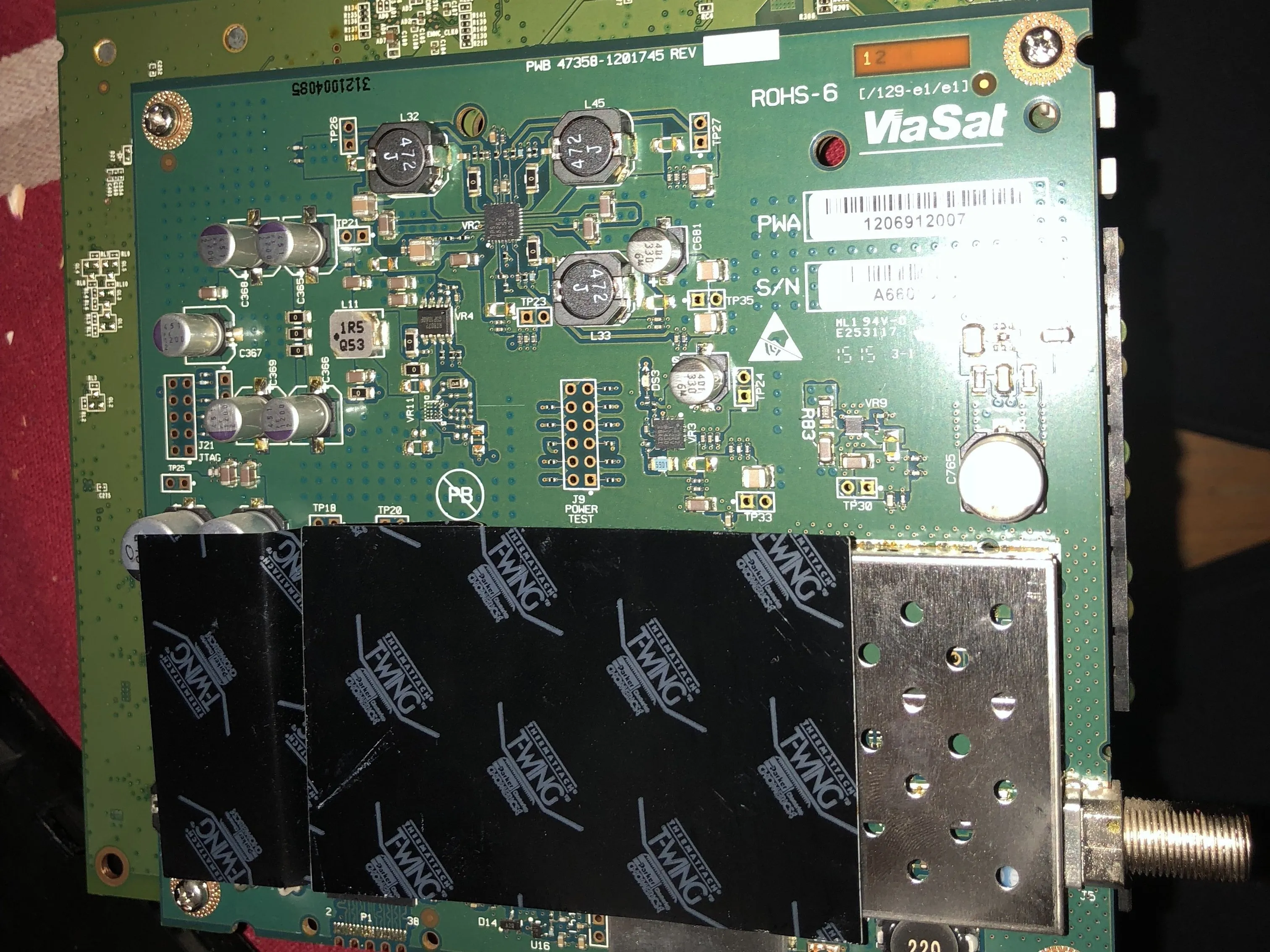 Интернет-роутер exede Разборка, откручивание задней панели: шаг 5, изображение 1 из 1