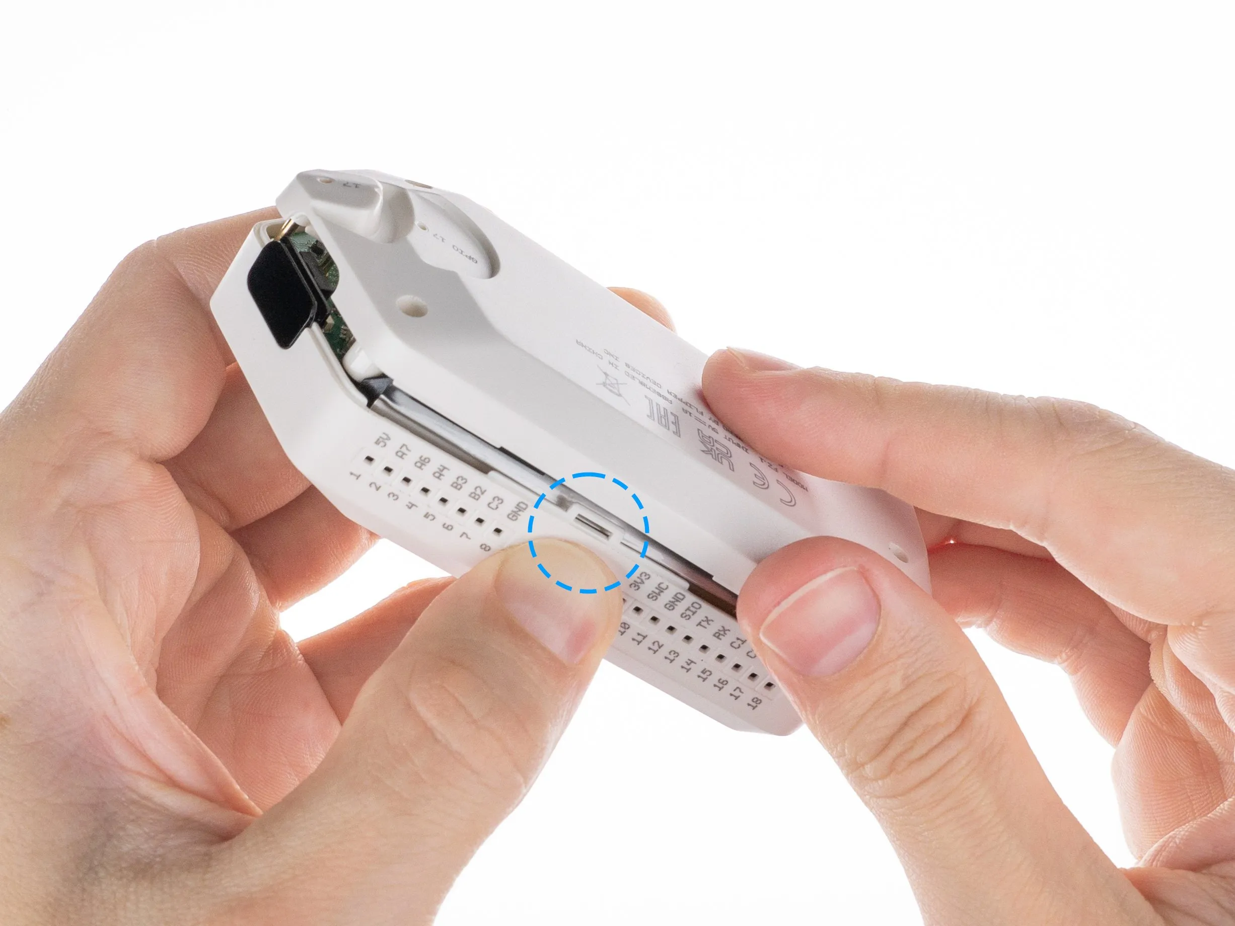 Flipper Zero Teardown, Открываем заднюю крышку: шаг 4, изображение 2 из 3