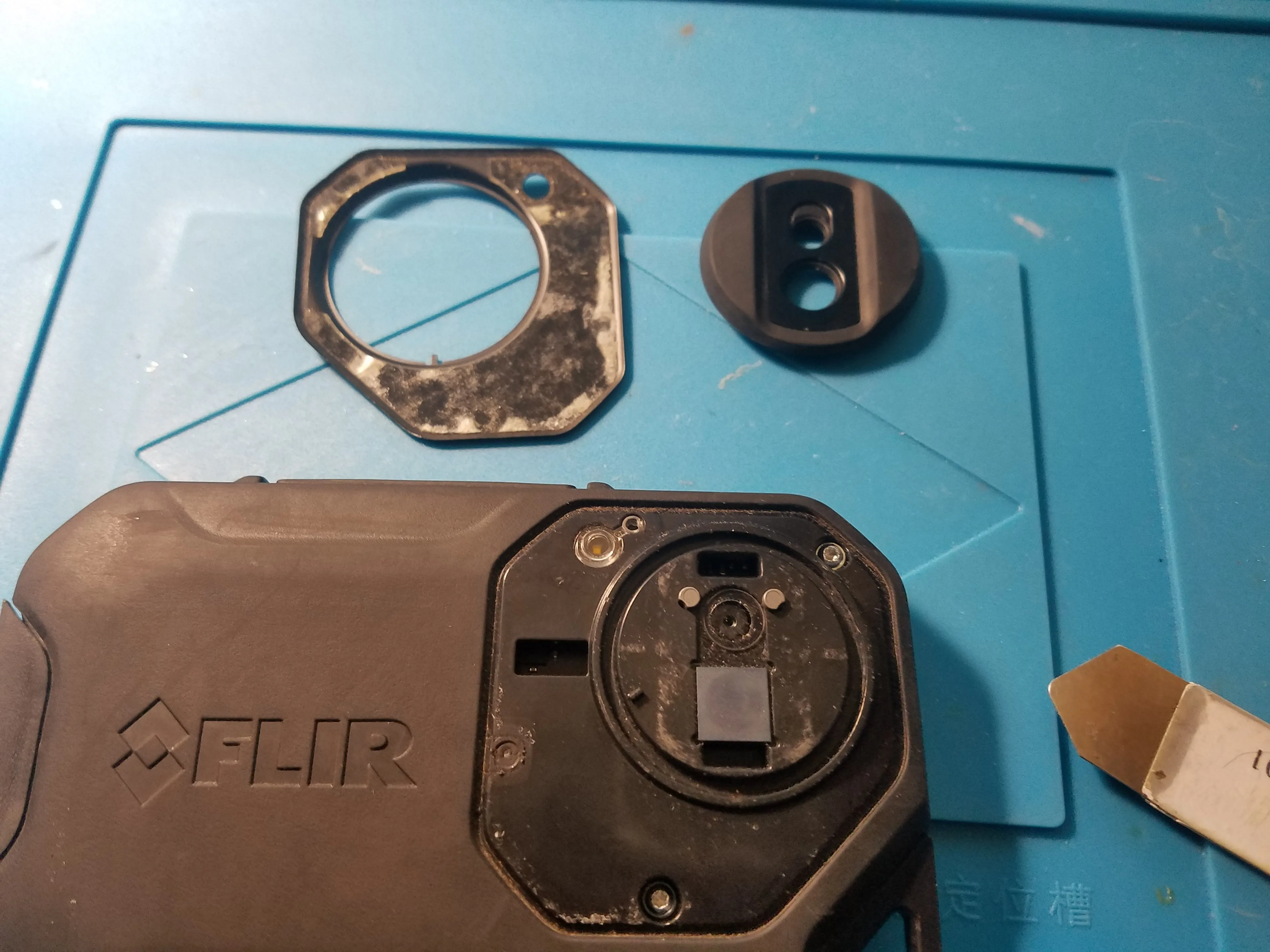FLIR C3 Teardown: шаг 2, изображение 1 из 2