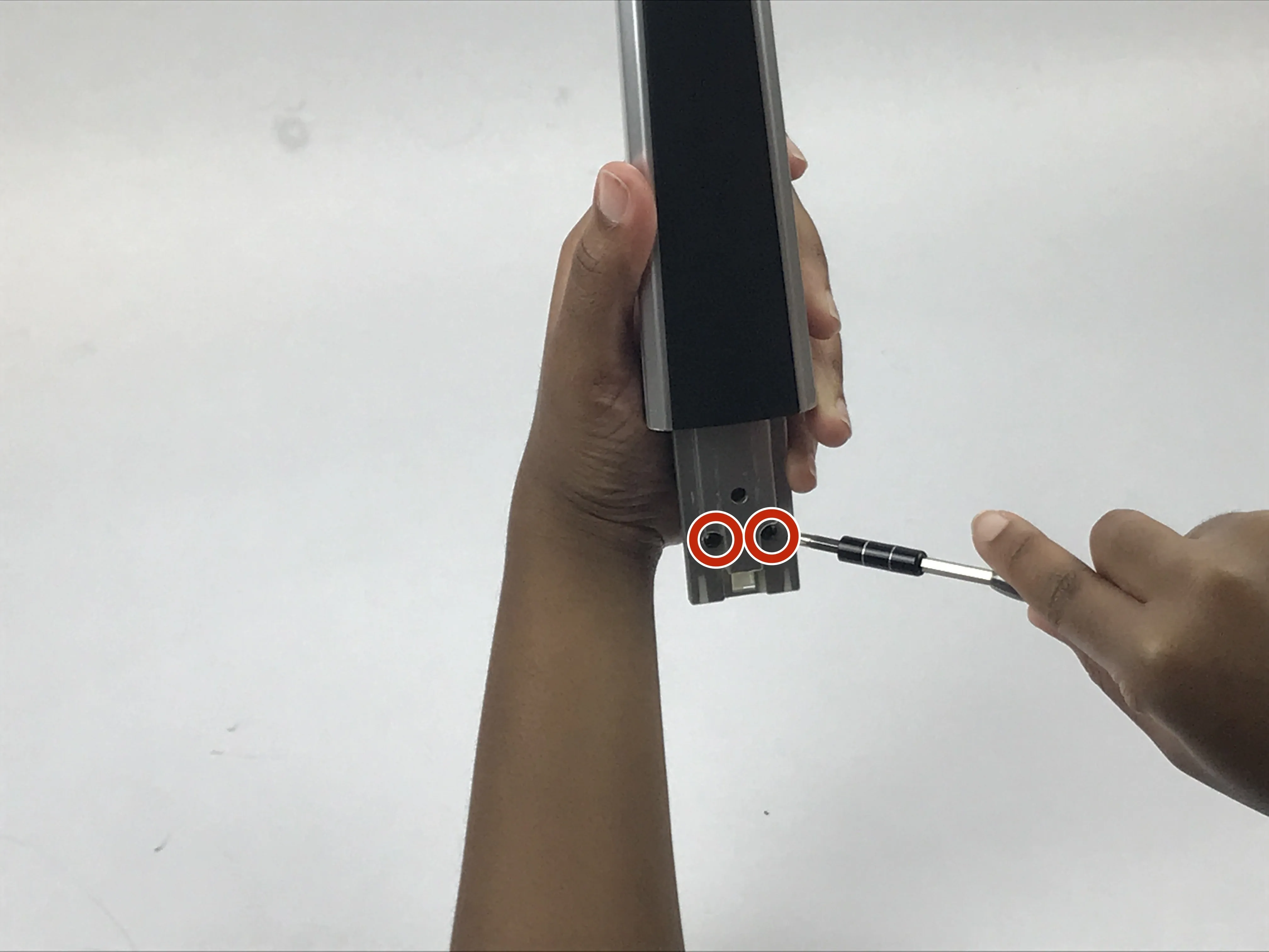 Разбор ручки пылесоса LiNX: шаг 3, изображение 1 из 1