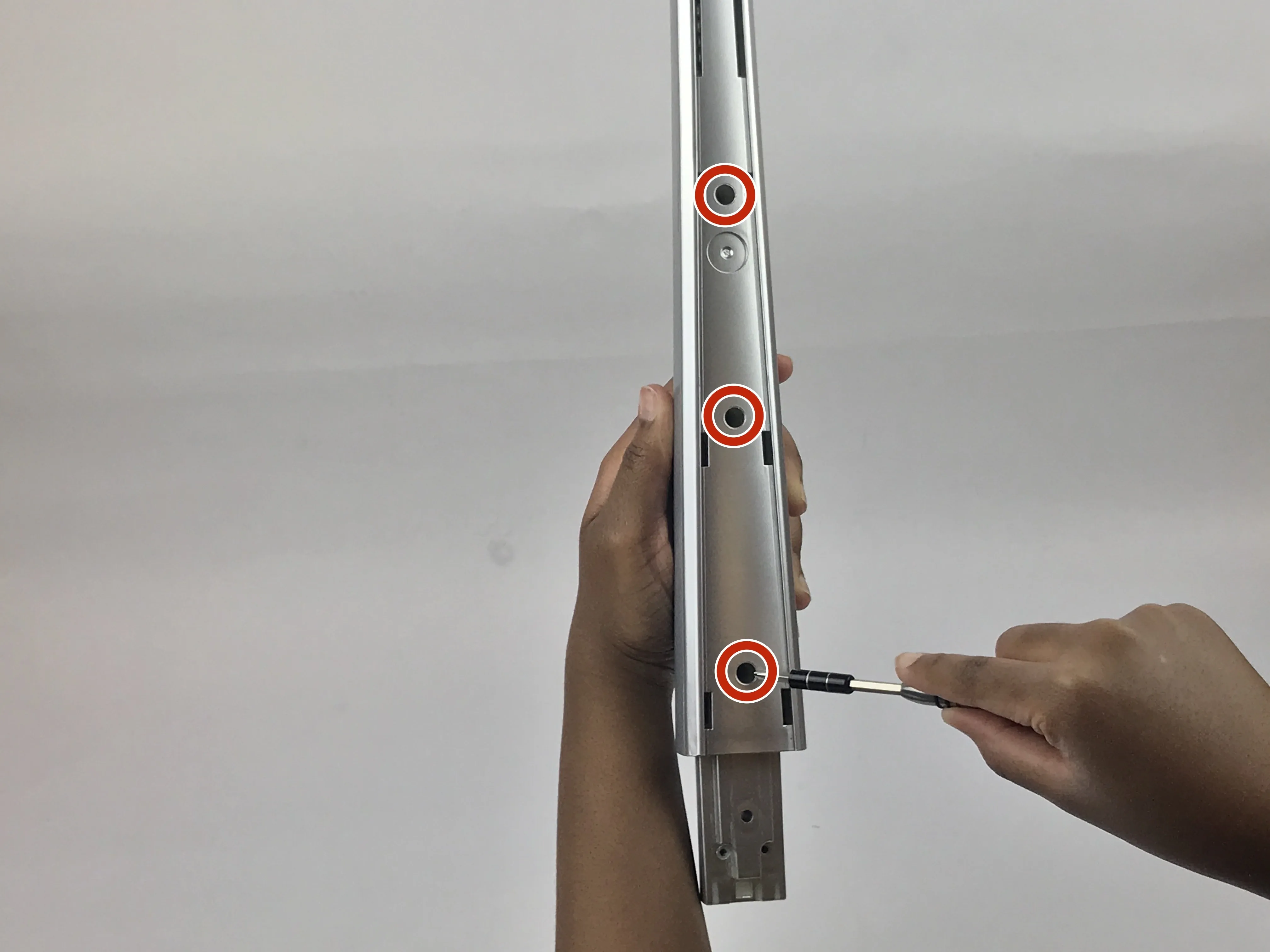 Разбор ручки пылесоса LiNX: шаг 5, изображение 1 из 2