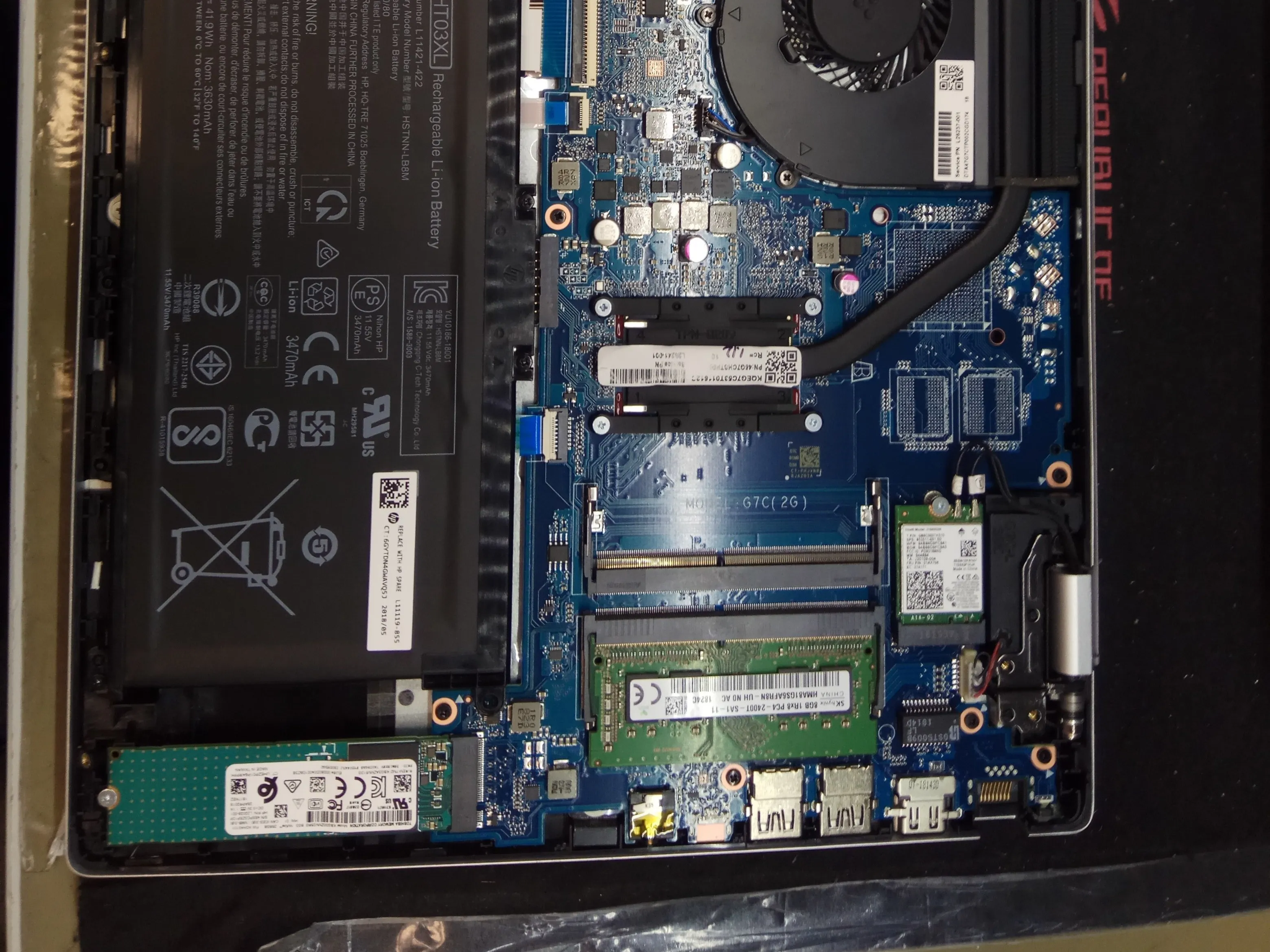 HP Pavilion 15 cu0xx Unboxing Teardown: шаг 2, изображение 2 из 2