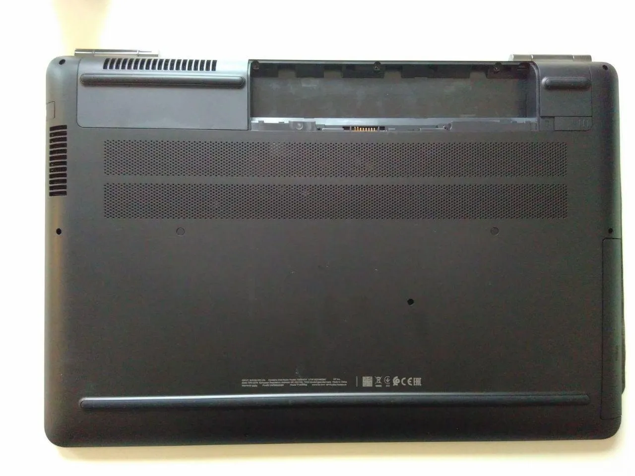 HP Pavillon Notebook 17-ab303ng Teardown, HP Pavillon Notebook 17-ab303ng Teardown: шаг 1, изображение 3 из 3