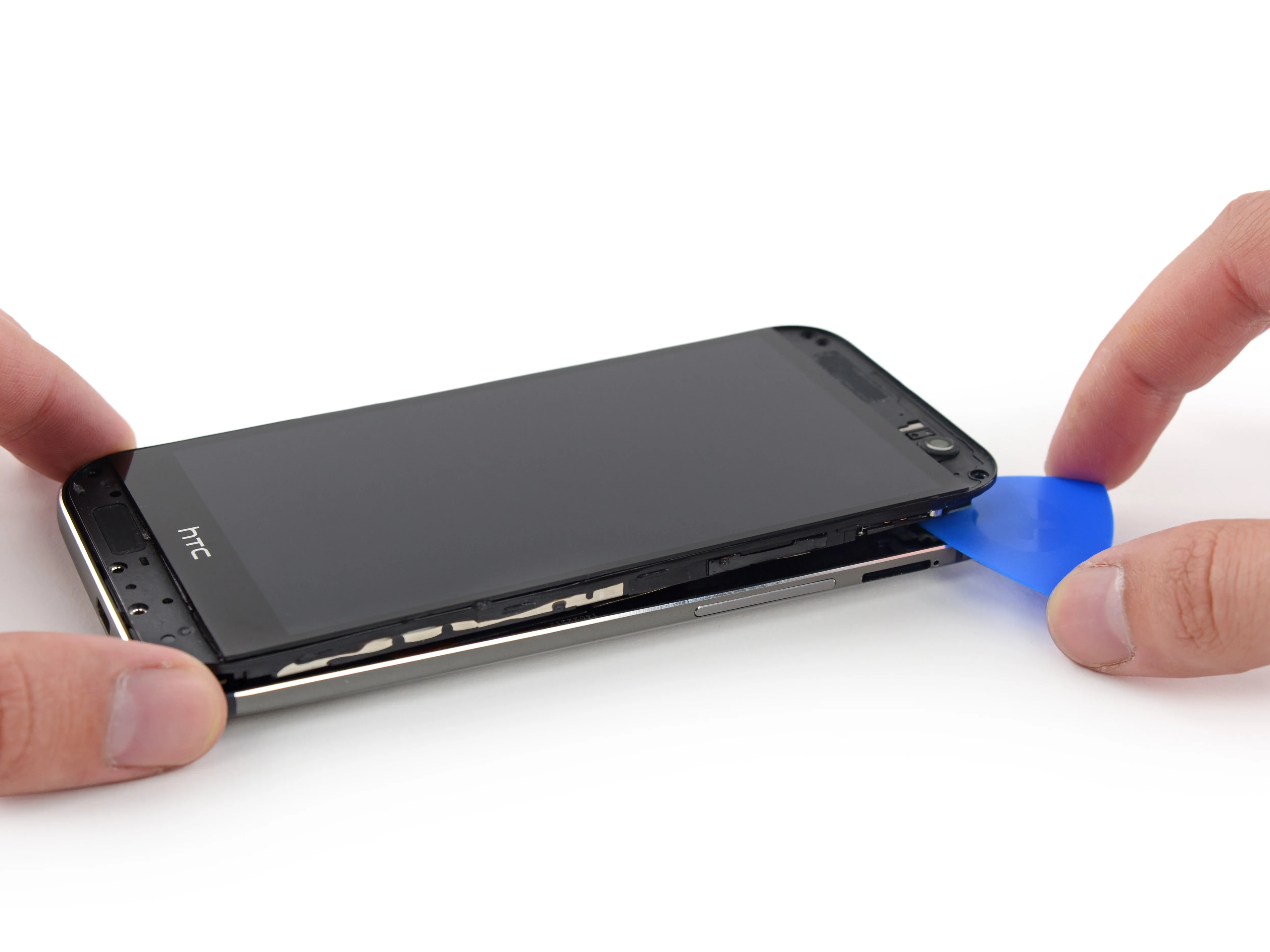 Разборка HTC One (M8): шаг 5, изображение 1 из 3