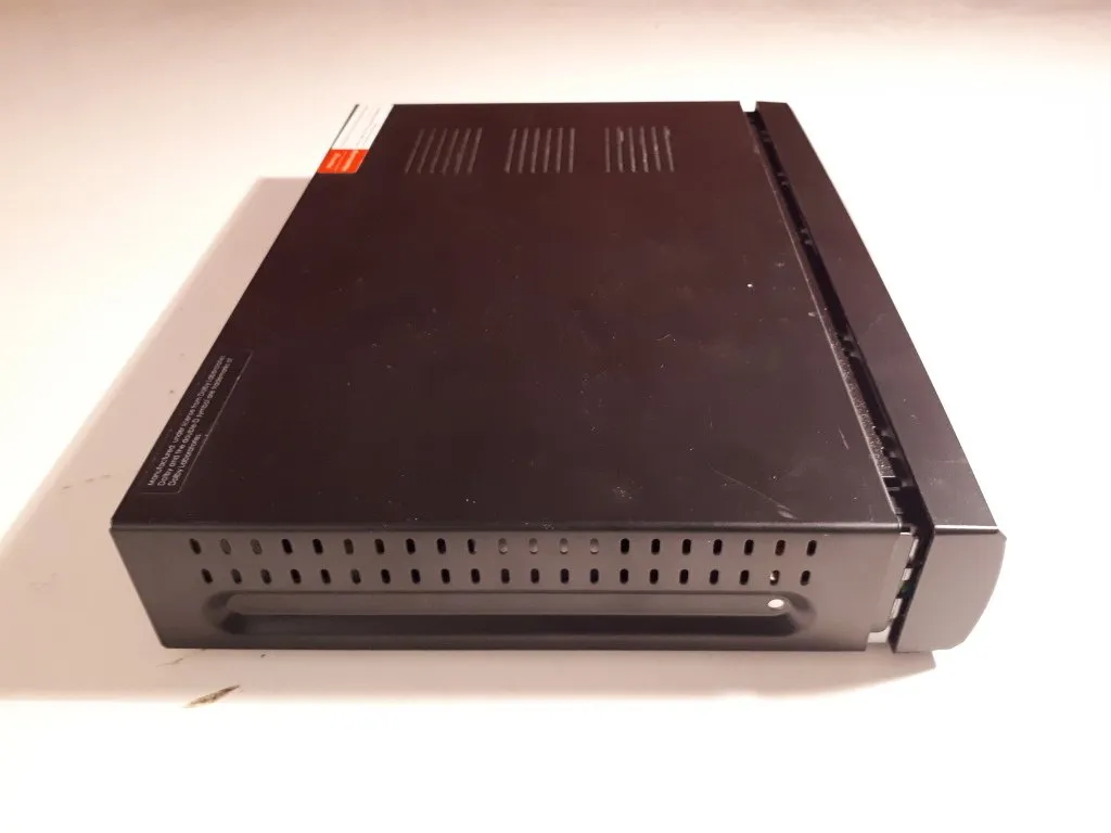 Humax IRHD 5000C Разборка, вскрытие корпуса: шаг 1, изображение 2 из 2