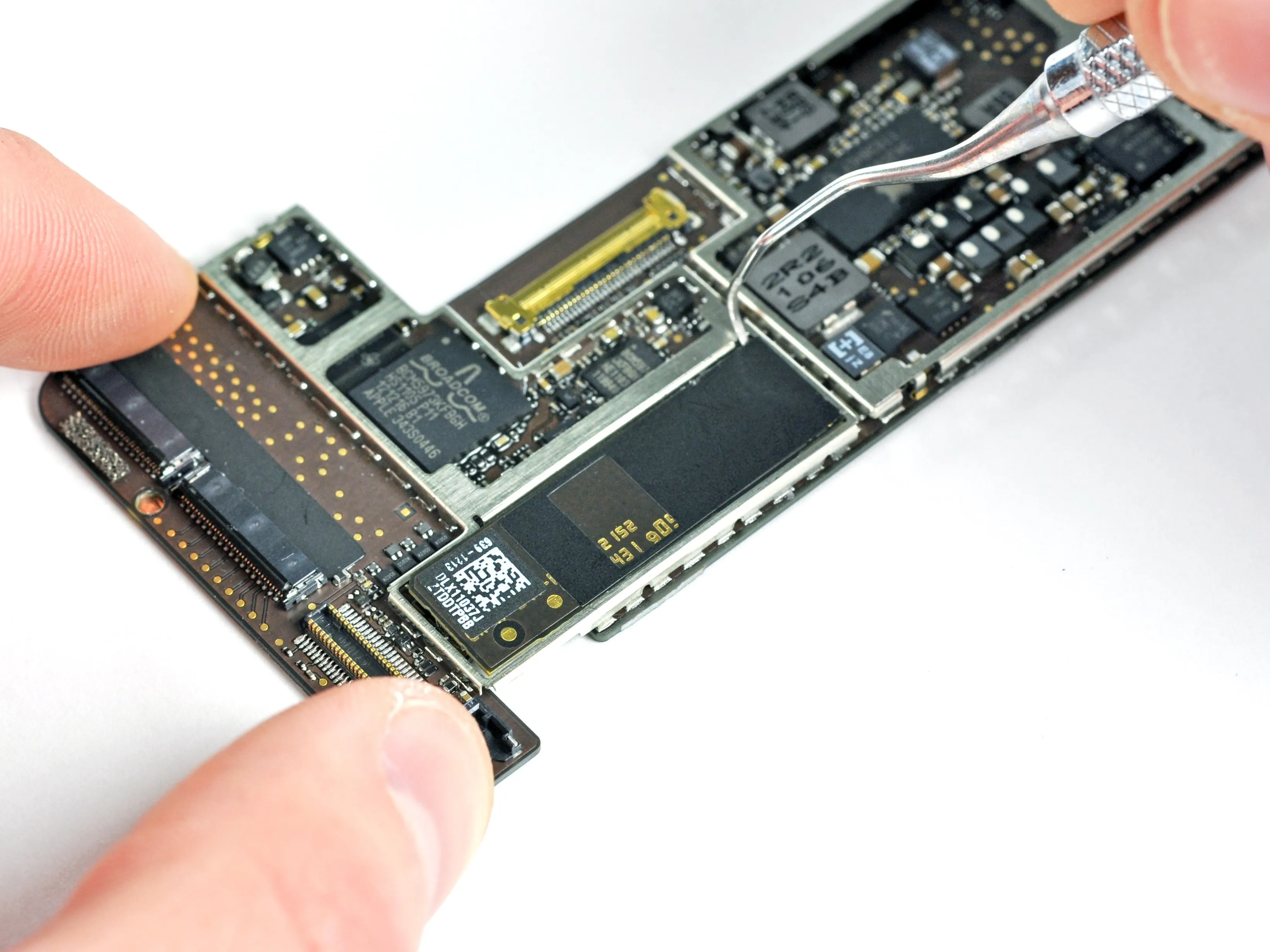 Разборка iPad 2 Wi-Fi EMC 2415: шаг 11, изображение 2 из 2