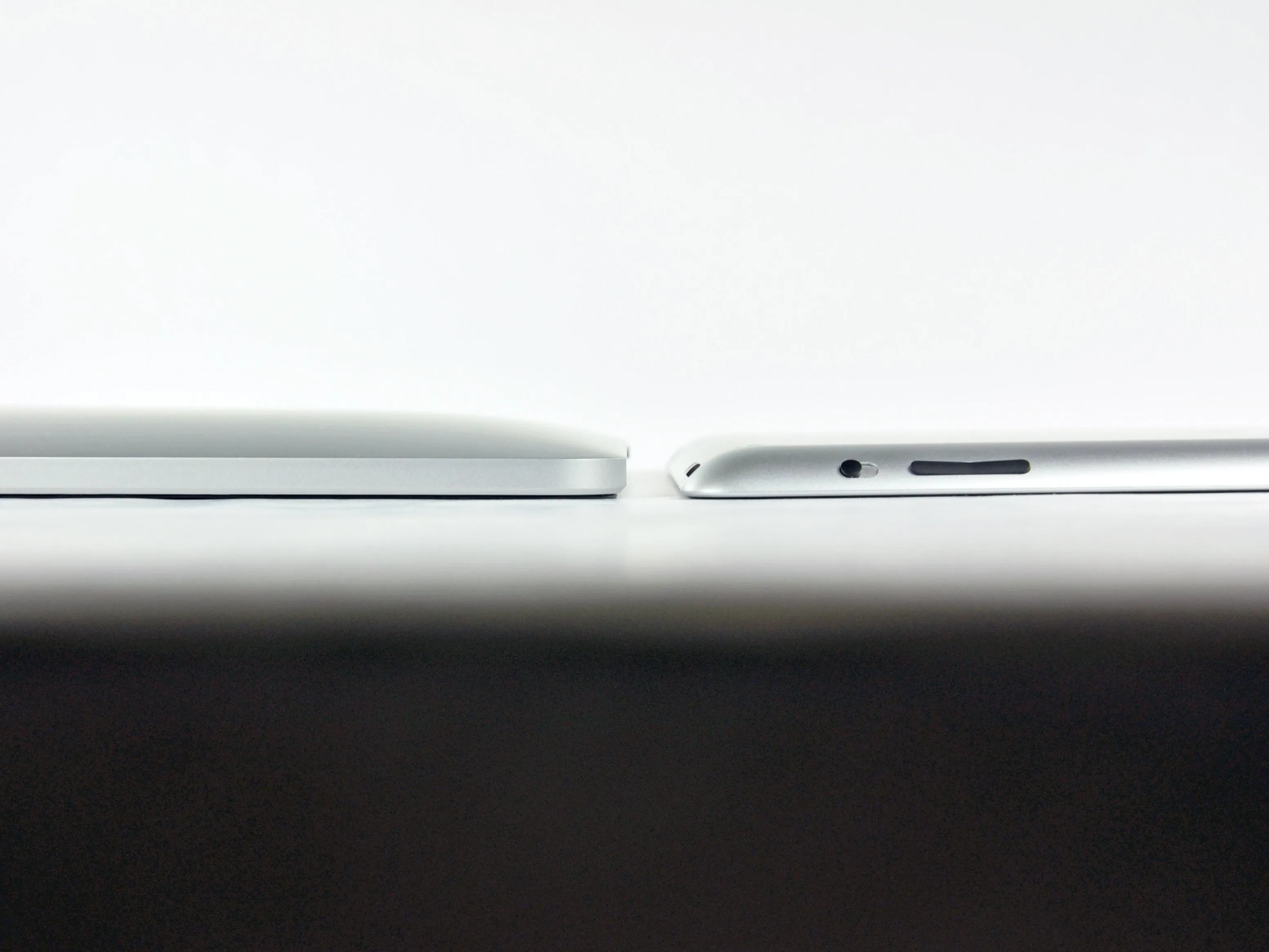 Разборка iPad 2 Wi-Fi EMC 2415: шаг 2, изображение 1 из 1