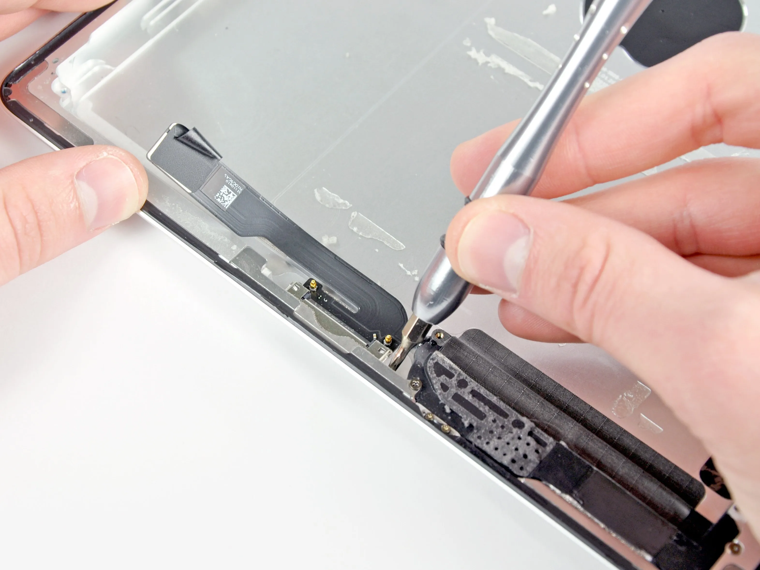 Разборка iPad 2 Wi-Fi EMC 2415: шаг 21, изображение 1 из 1