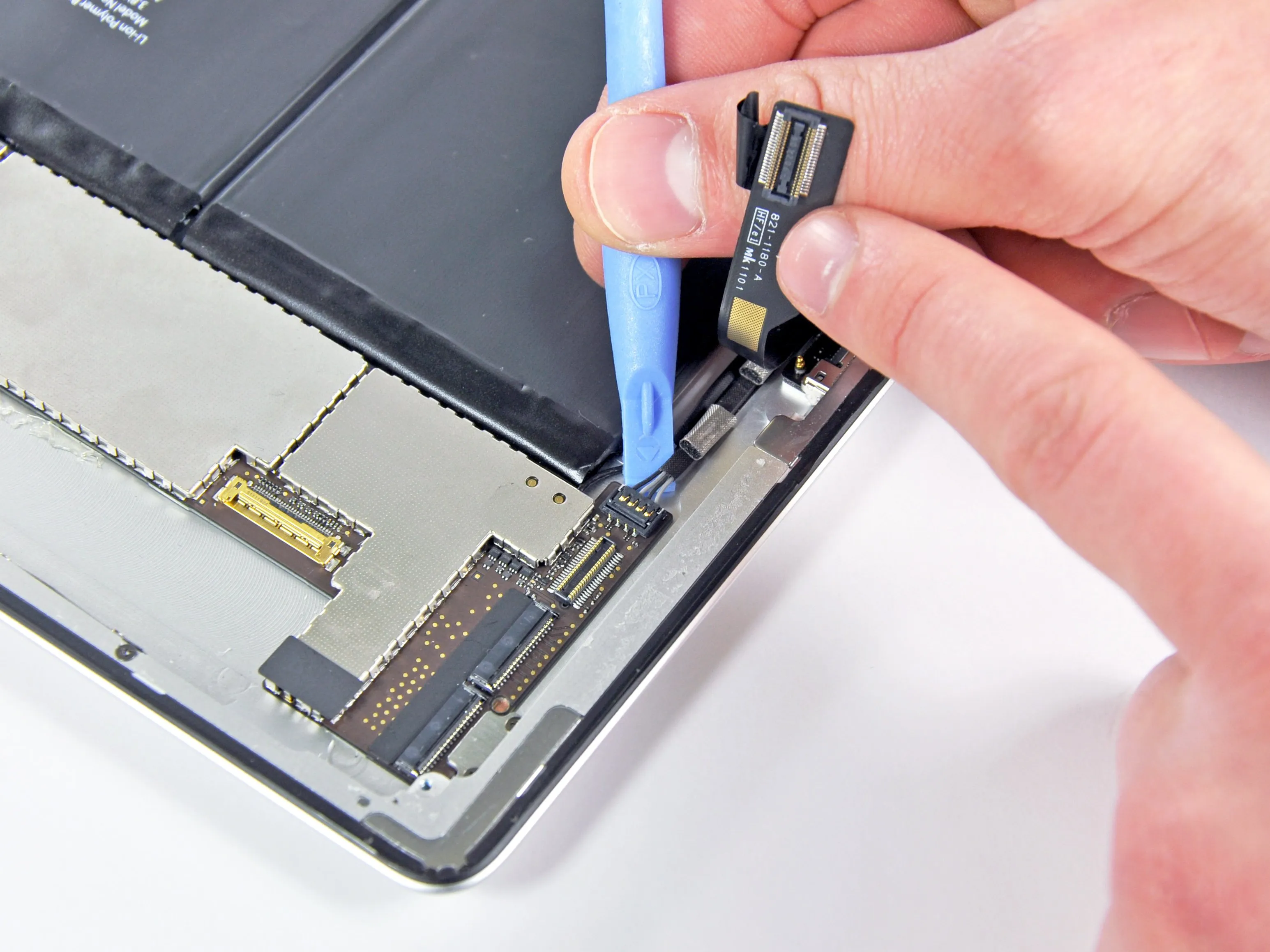 Разборка iPad 2 Wi-Fi EMC 2415: шаг 9, изображение 1 из 1