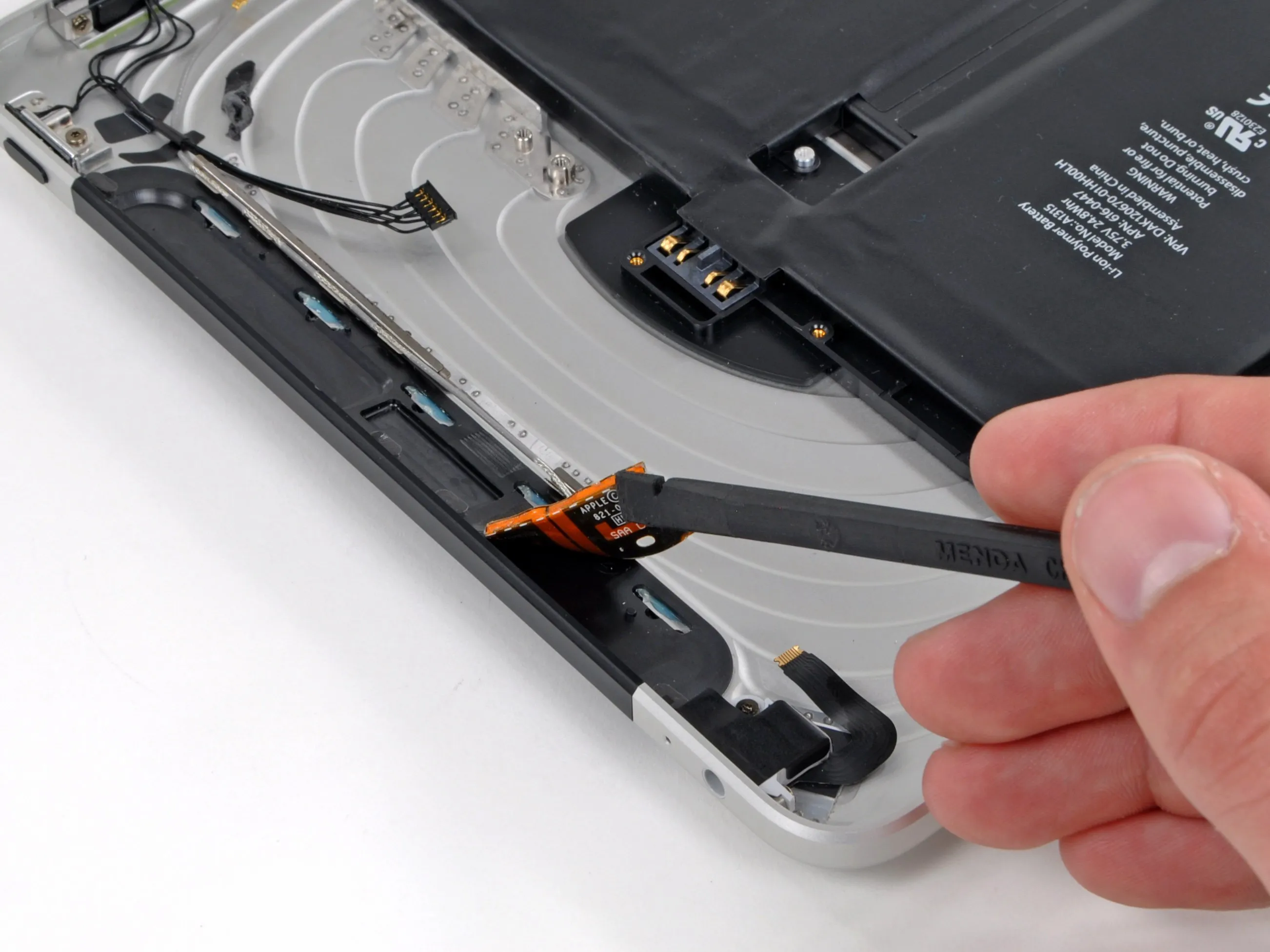 Разборка iPad 3G: шаг 12, изображение 1 из 3