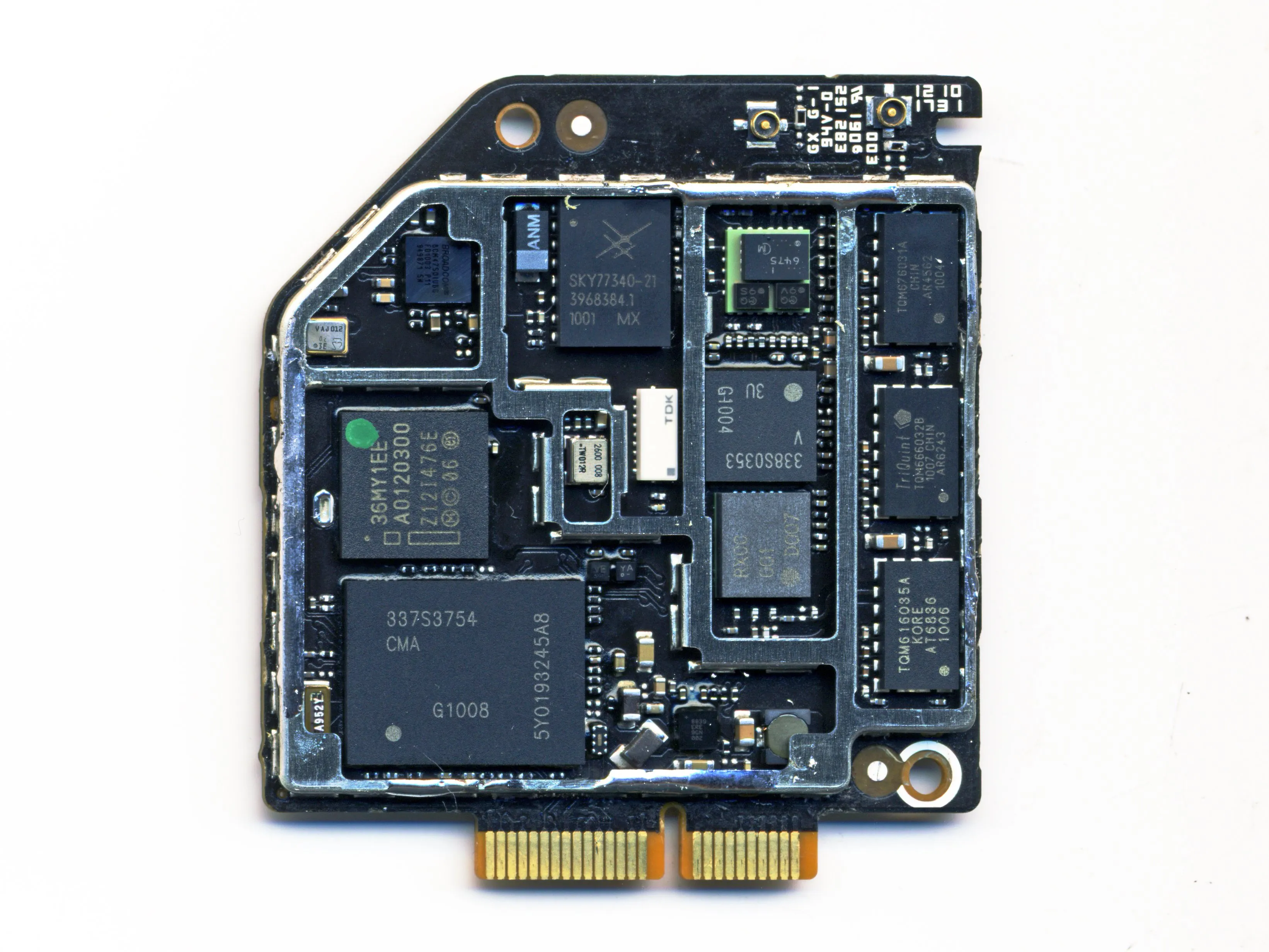 Разборка iPad 3G: шаг 15, изображение 1 из 2