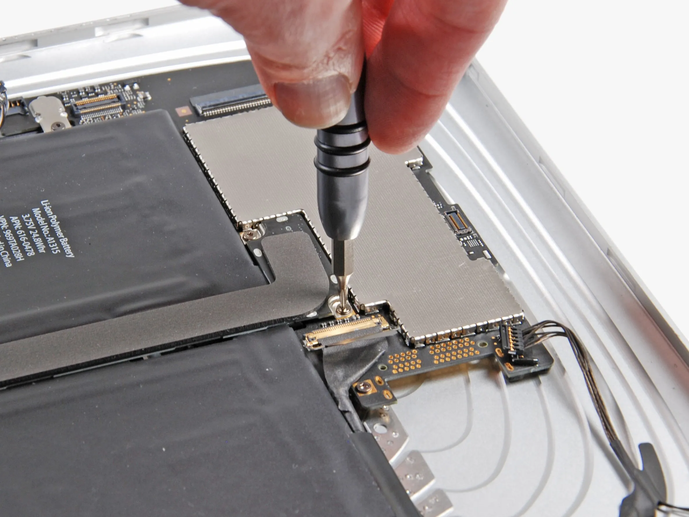 Разборка iPad 3G: шаг 9, изображение 2 из 2