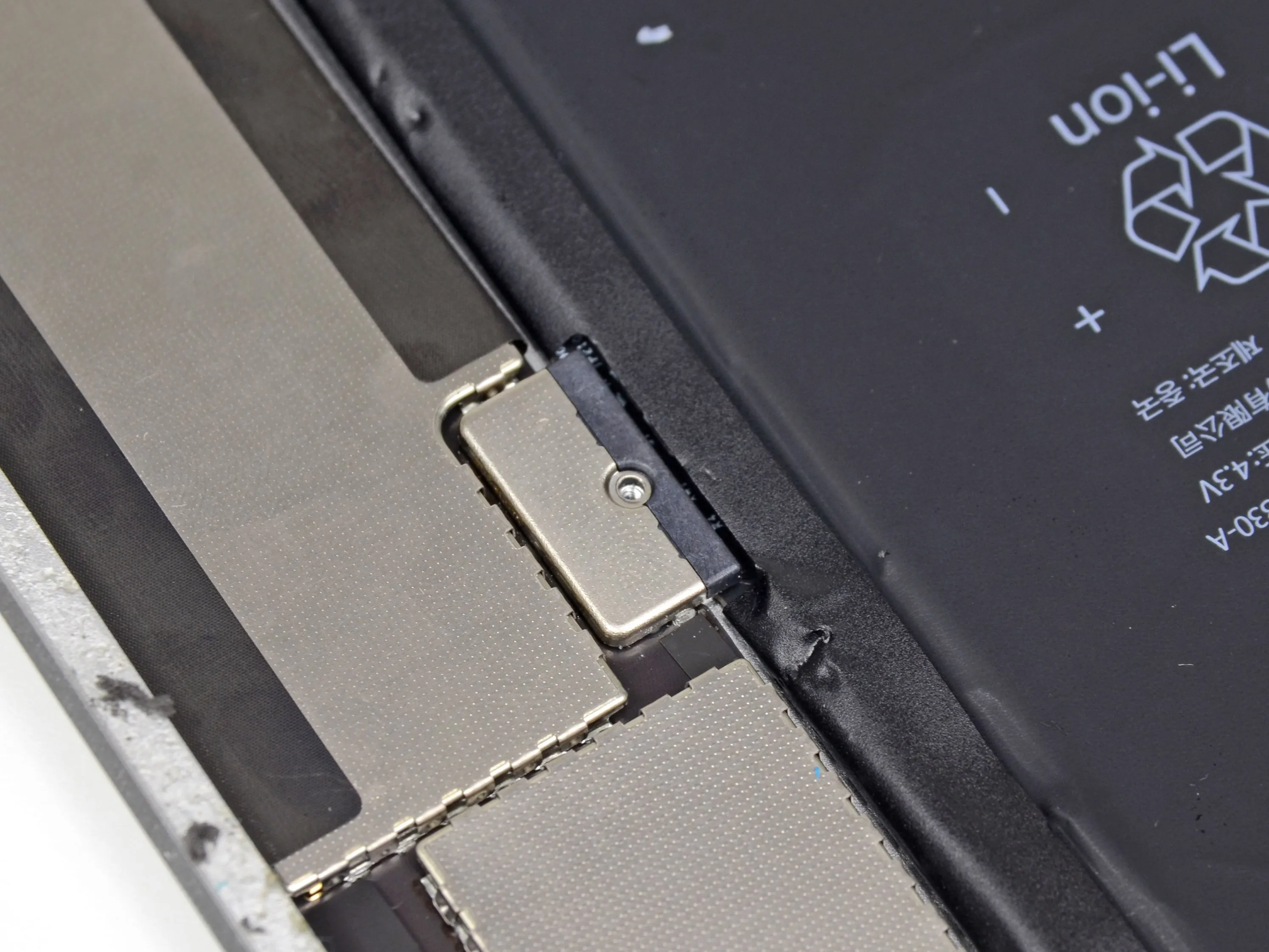 Разборка iPad Air LTE: шаг 13, изображение 3 из 3