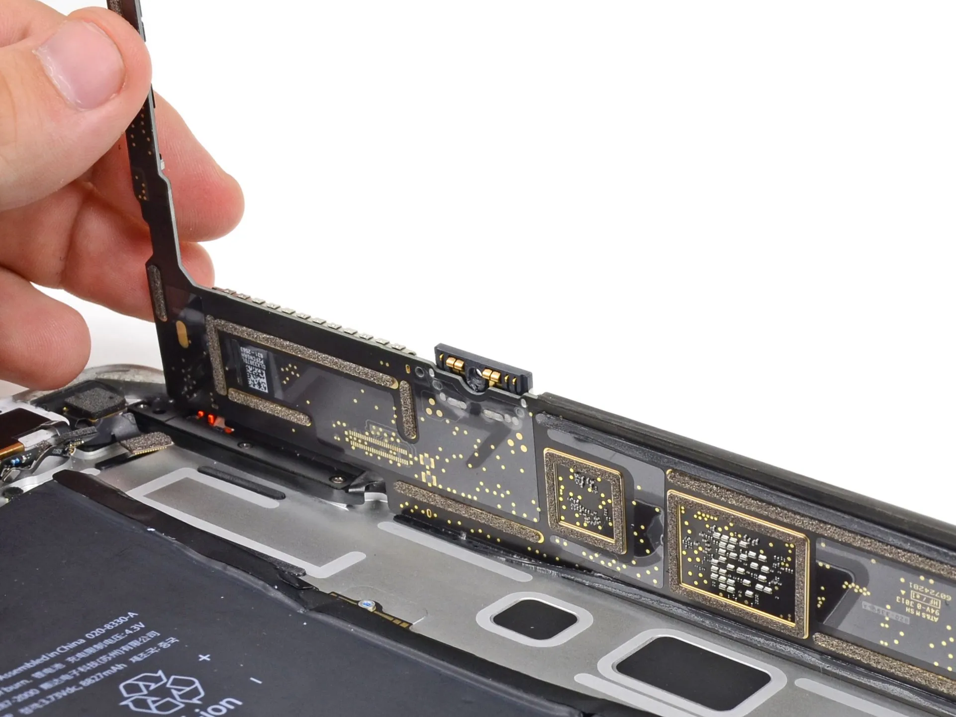 Разборка iPad Air LTE: шаг 15, изображение 2 из 2