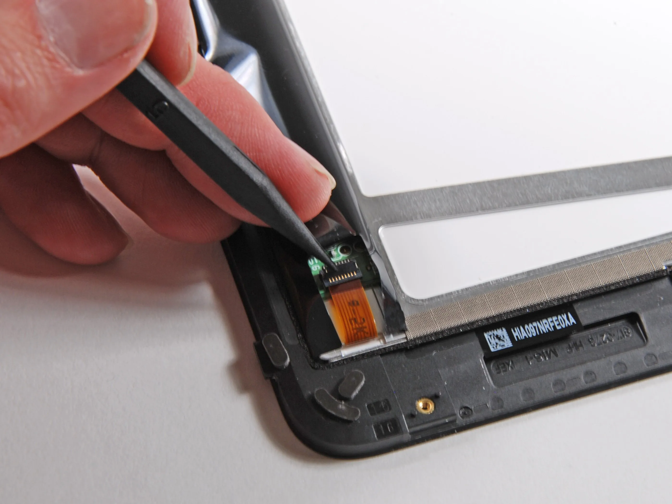 Разборка iPad Wi-Fi: шаг 26, изображение 1 из 3