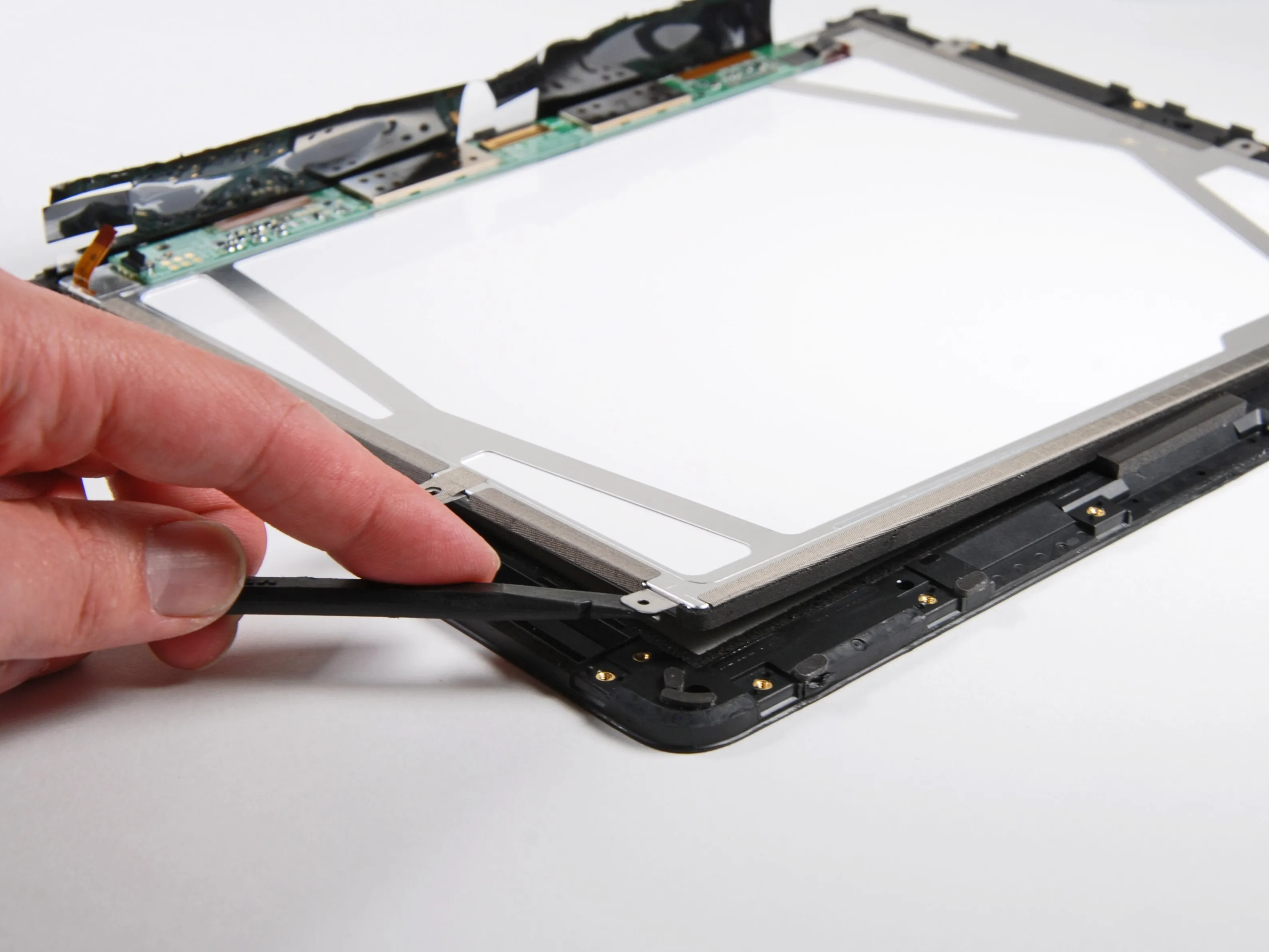 Разборка iPad Wi-Fi: шаг 28, изображение 1 из 3