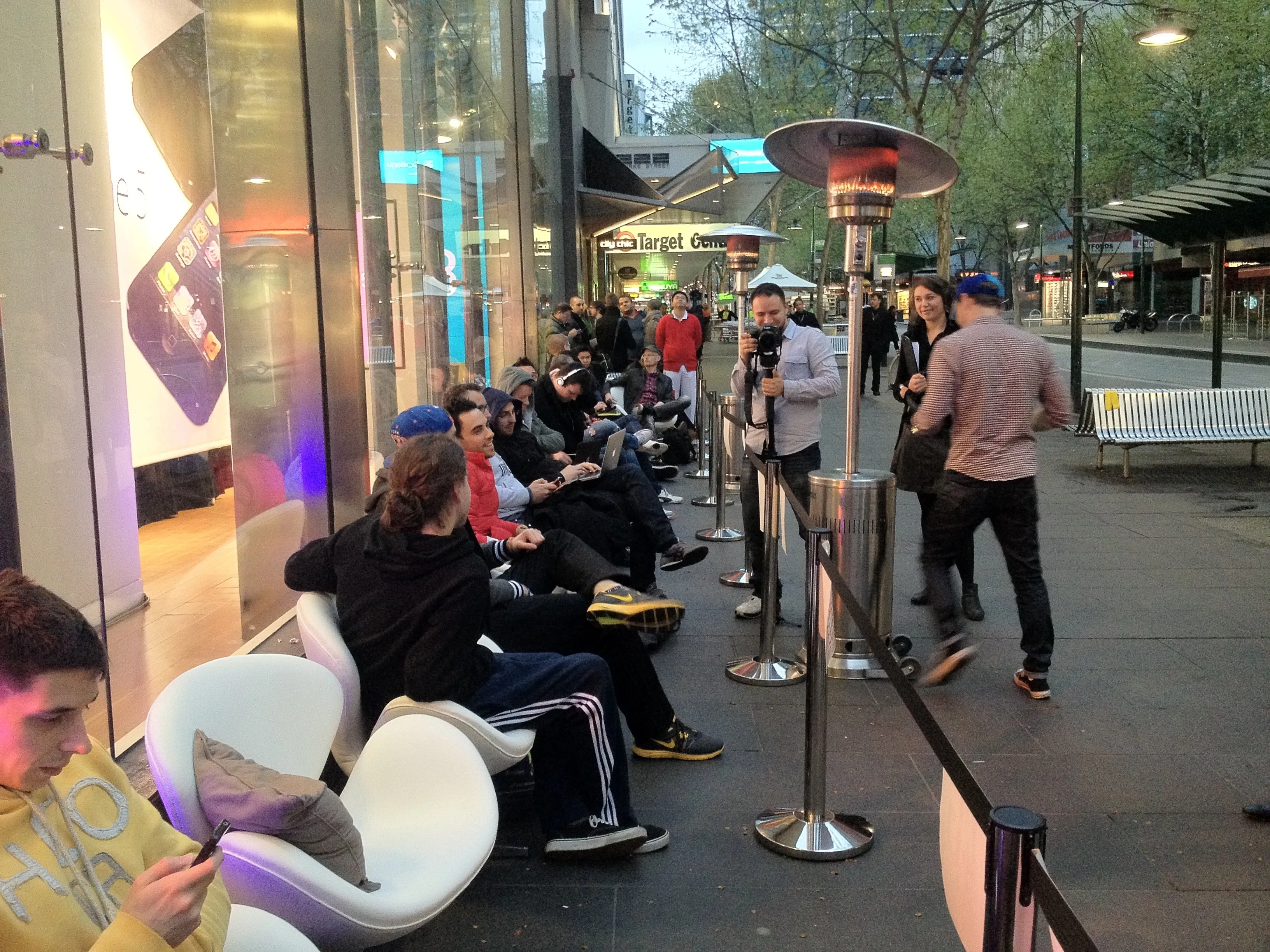 iPhone 5 Teardown, iPhone 5 Teardown: шаг 1, изображение 2 из 3