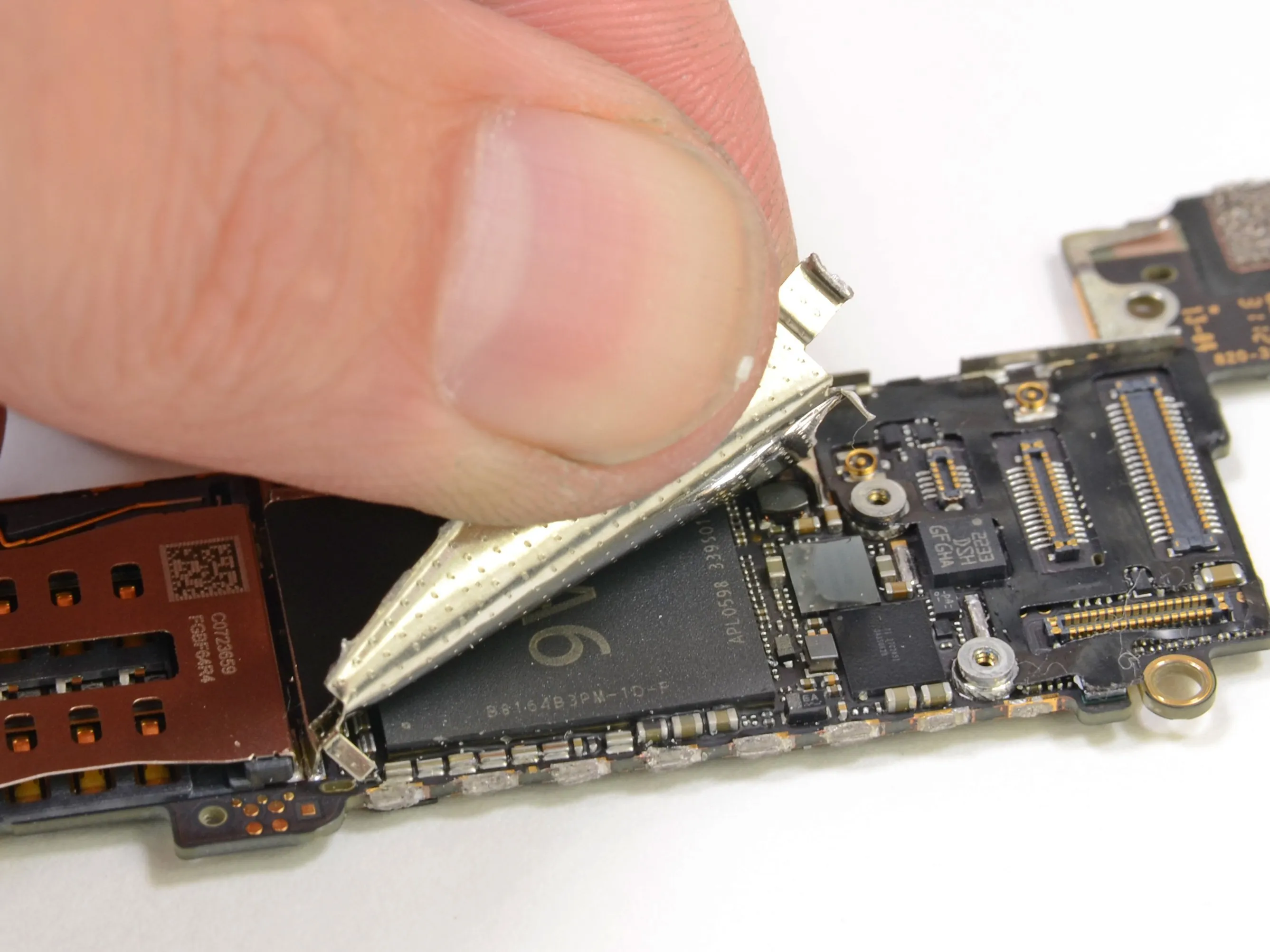 Разборка iPhone 5: шаг 16, изображение 2 из 2