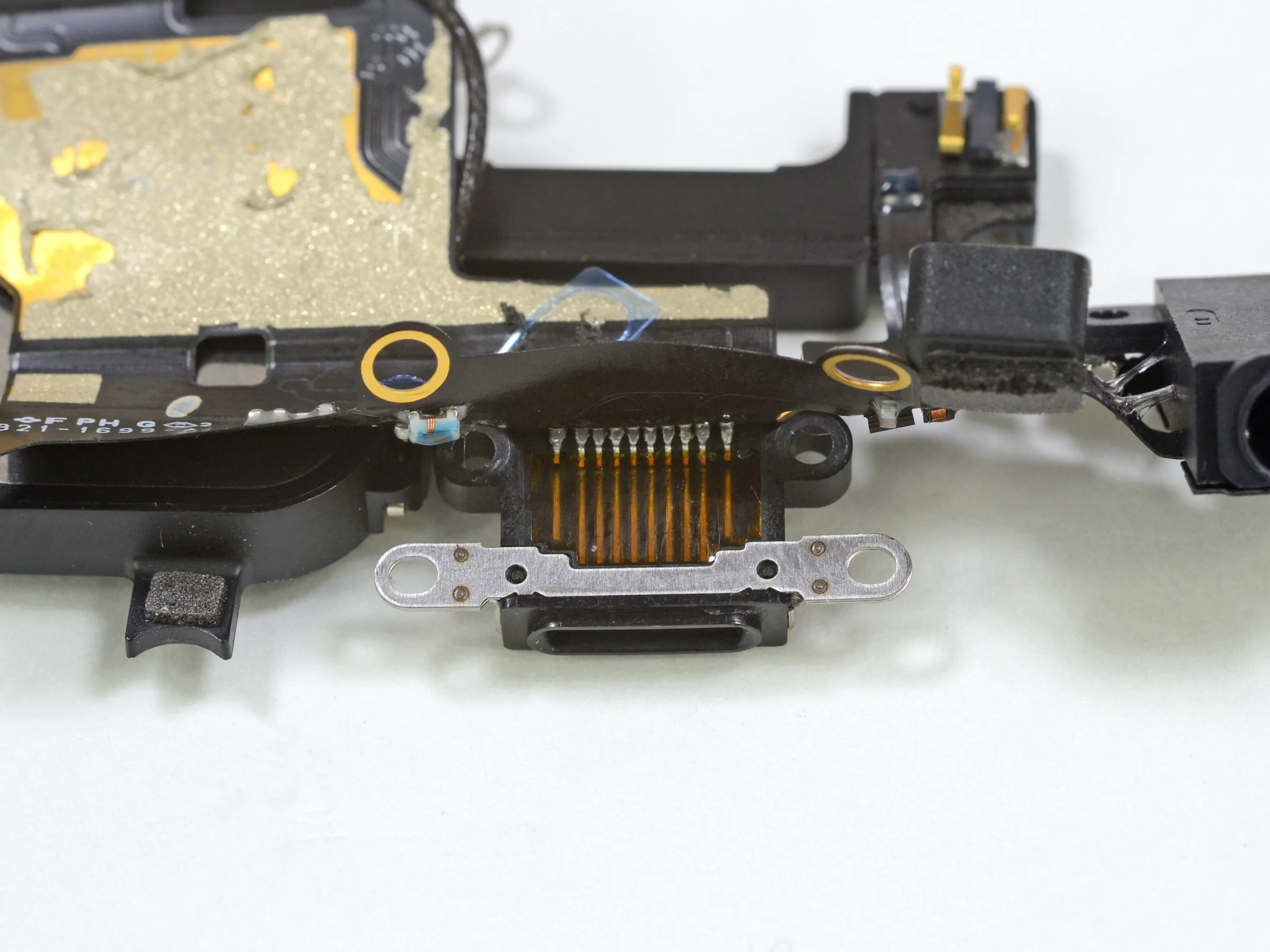 Разборка iPhone 5: шаг 23, изображение 2 из 3