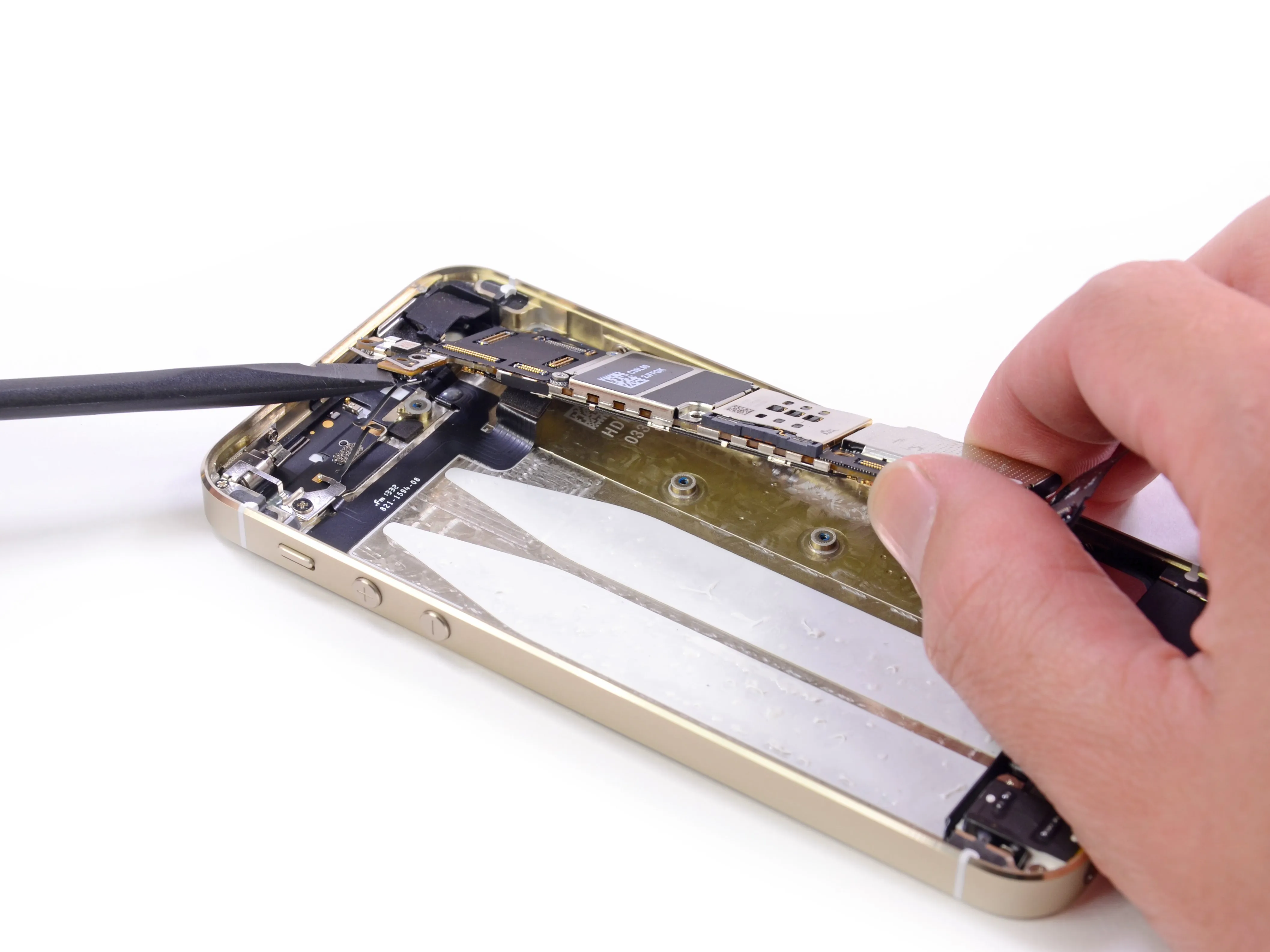 Разборка iPhone 5s: шаг 11, изображение 1 из 2