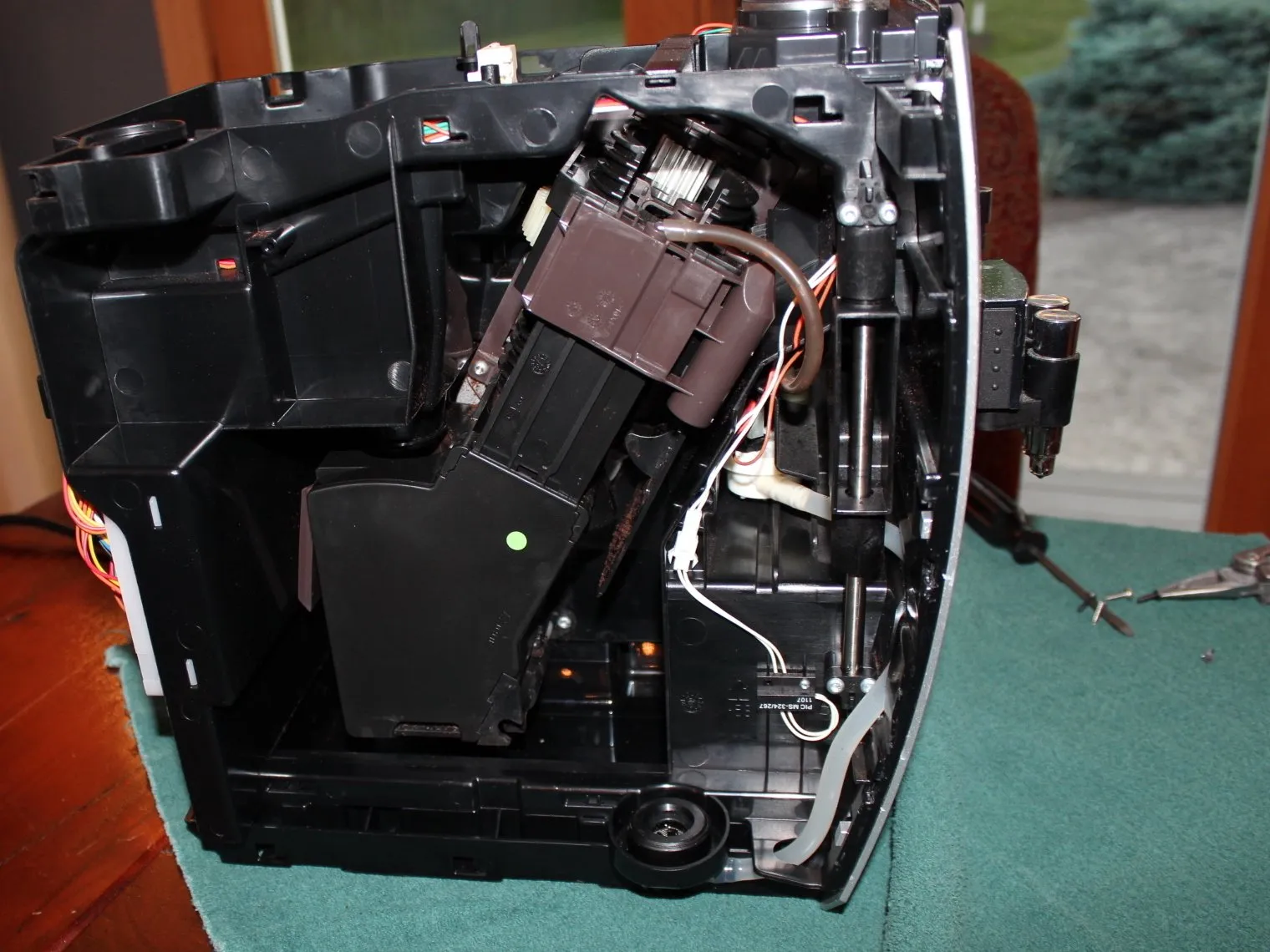 Jura Capresso IMPRESSA J5 Разборка: шаг 15, изображение 3 из 3