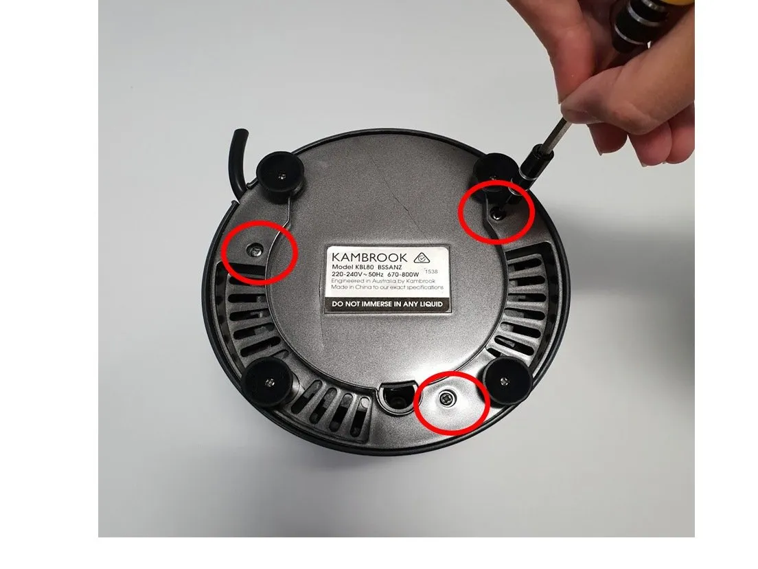 Разборка Kambrook Blitz Pro: шаг 2, изображение 1 из 1