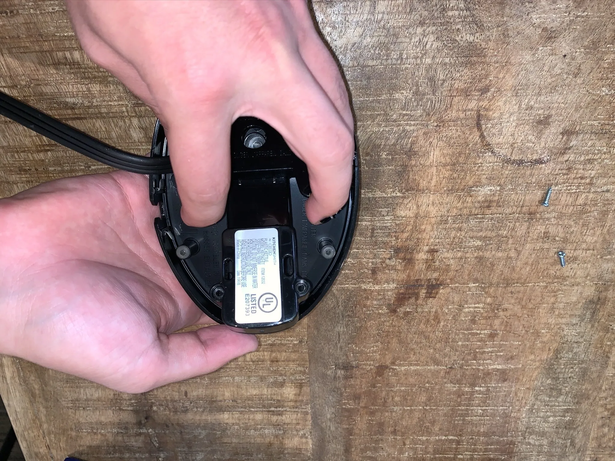 Разбор электрического чайника Kitchen Smith by Bella 1,7 л: шаг 2, изображение 1 из 2