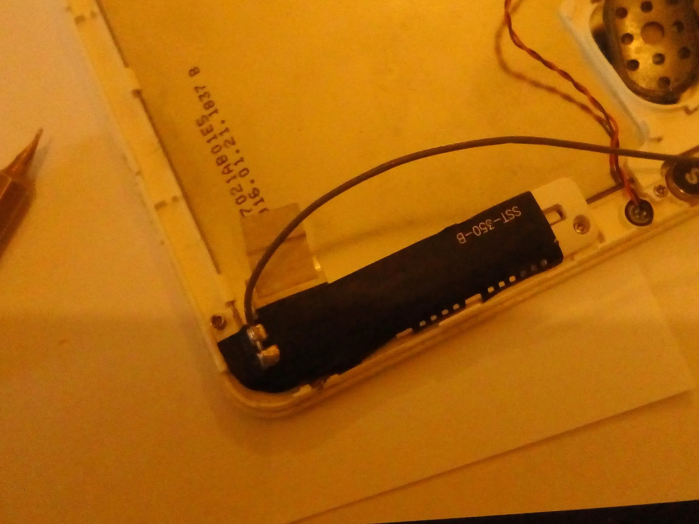 Планшет Kocaso Tablet Sofia 70 Teardown, антенна, динамик, микрофон + вибратор: шаг 7, изображение 2 из 2